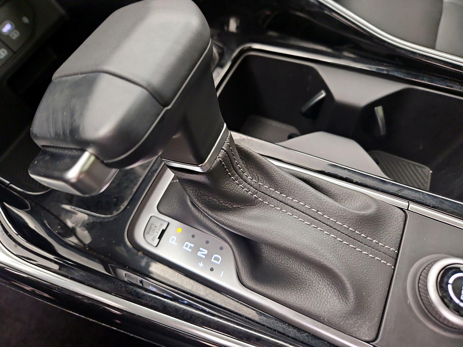 2025 Kia Sorento SX - Photo 18