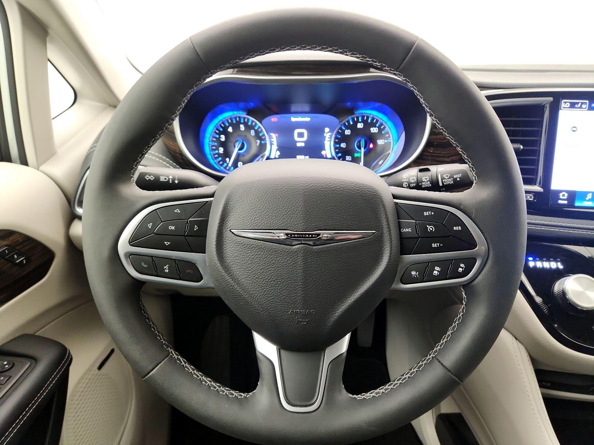 Thumbnail: 2023 Chrysler Pacifica - 10