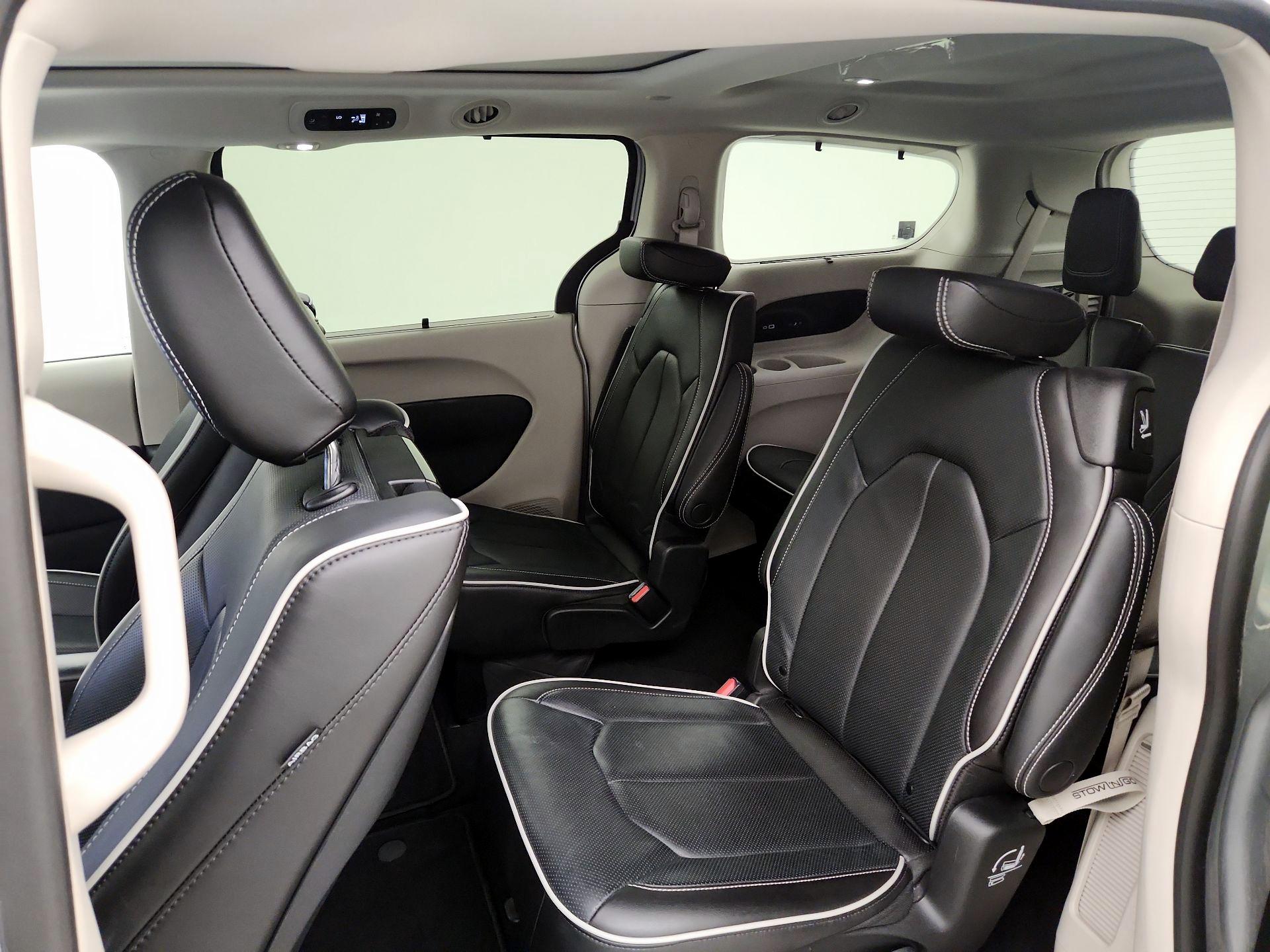 Thumbnail: 2023 Chrysler Pacifica - 18