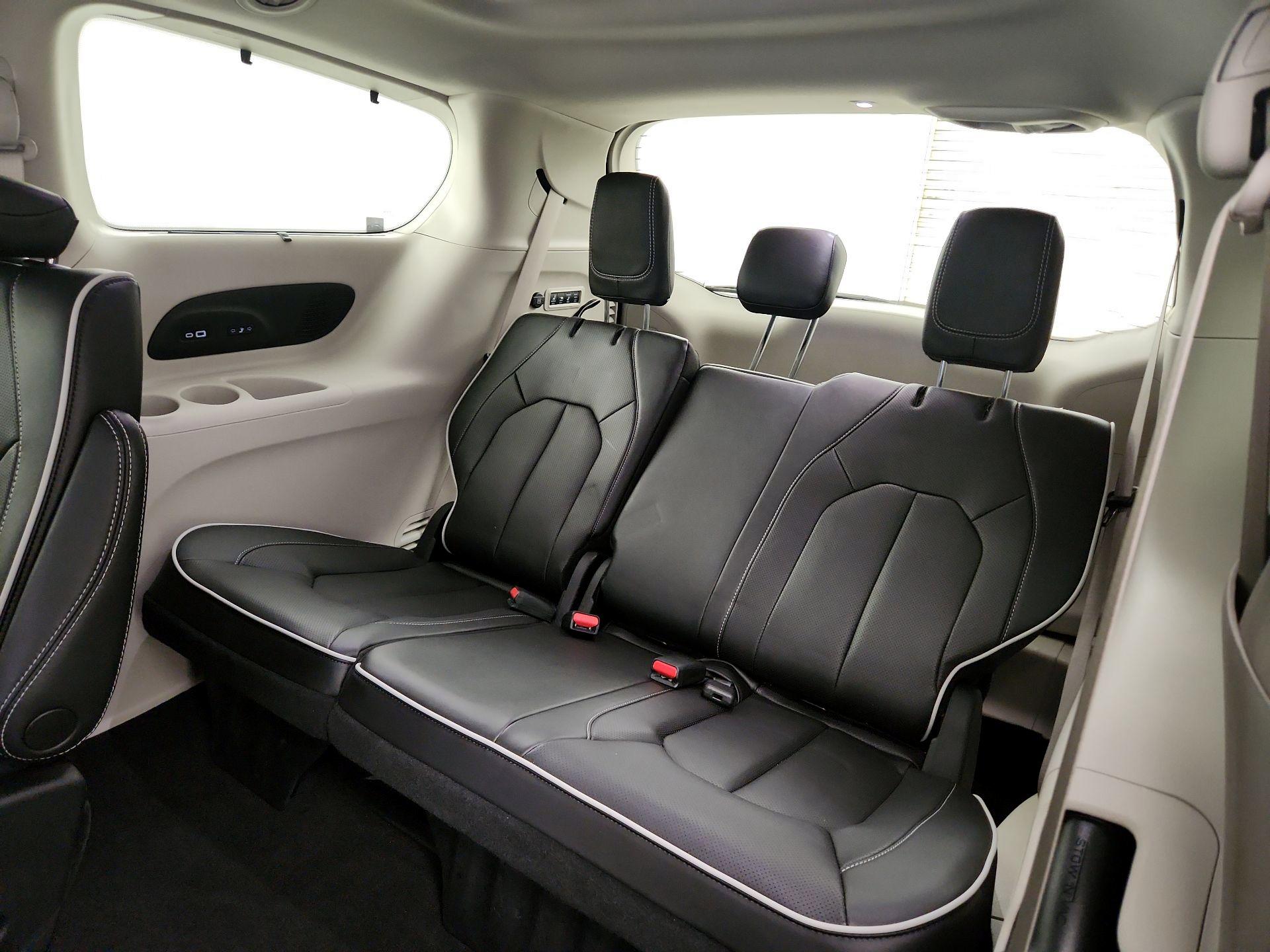 Thumbnail: 2023 Chrysler Pacifica - 19
