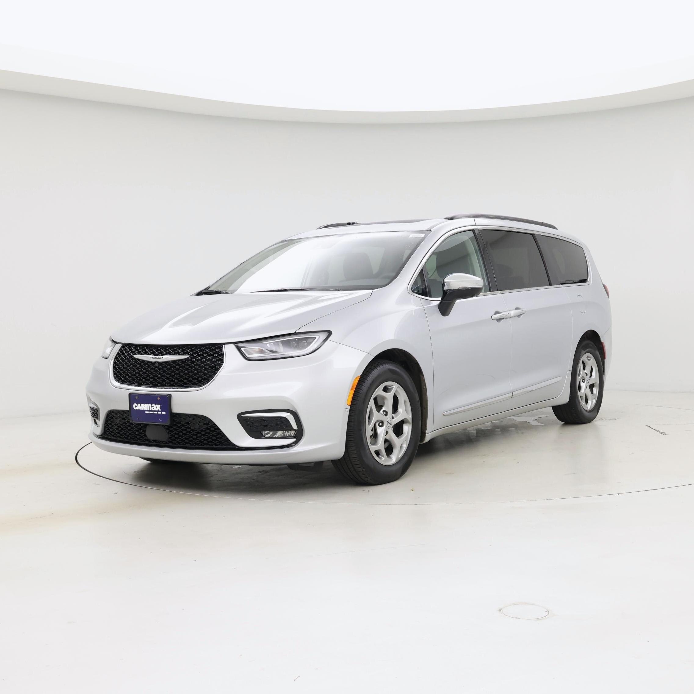 Thumbnail: 2023 Chrysler Pacifica - 4