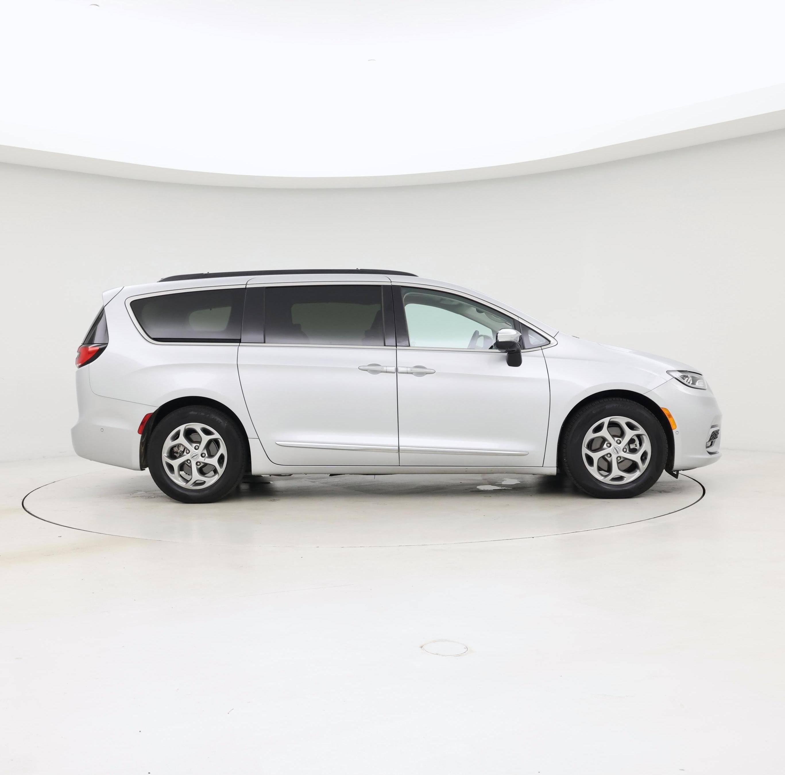 Thumbnail: 2023 Chrysler Pacifica - 7