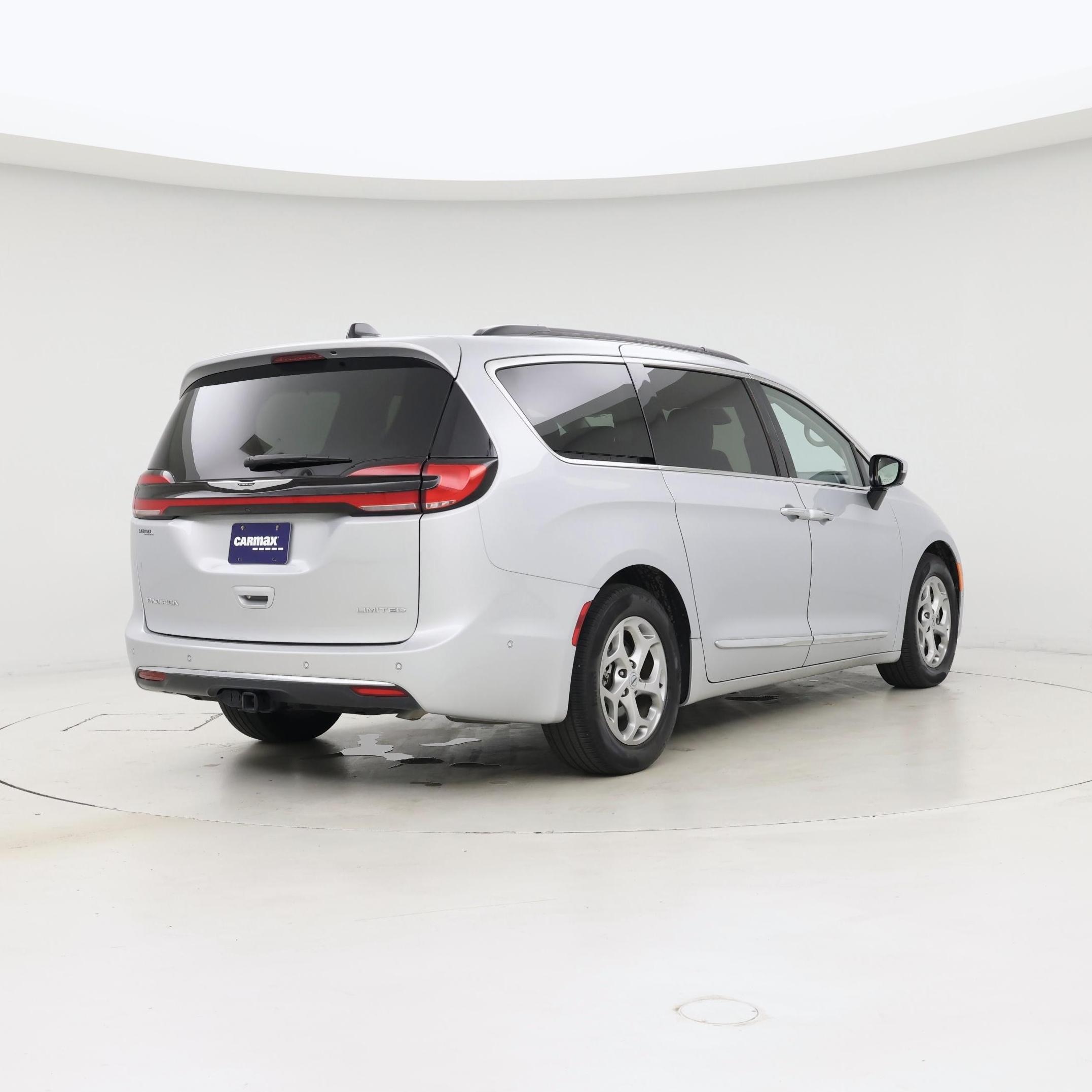 Thumbnail: 2023 Chrysler Pacifica - 8