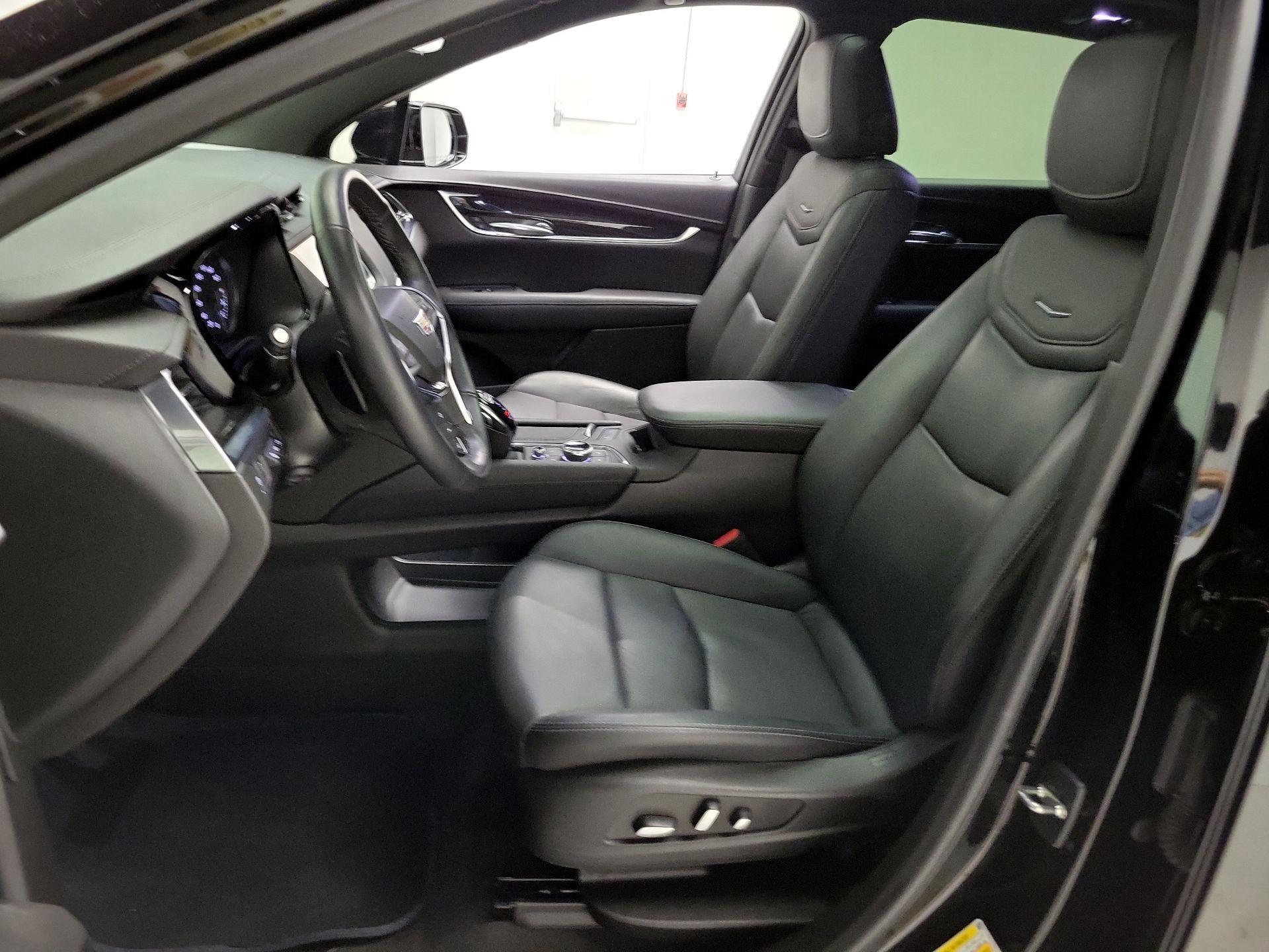 Thumbnail: 2022 Cadillac XT5 - 11