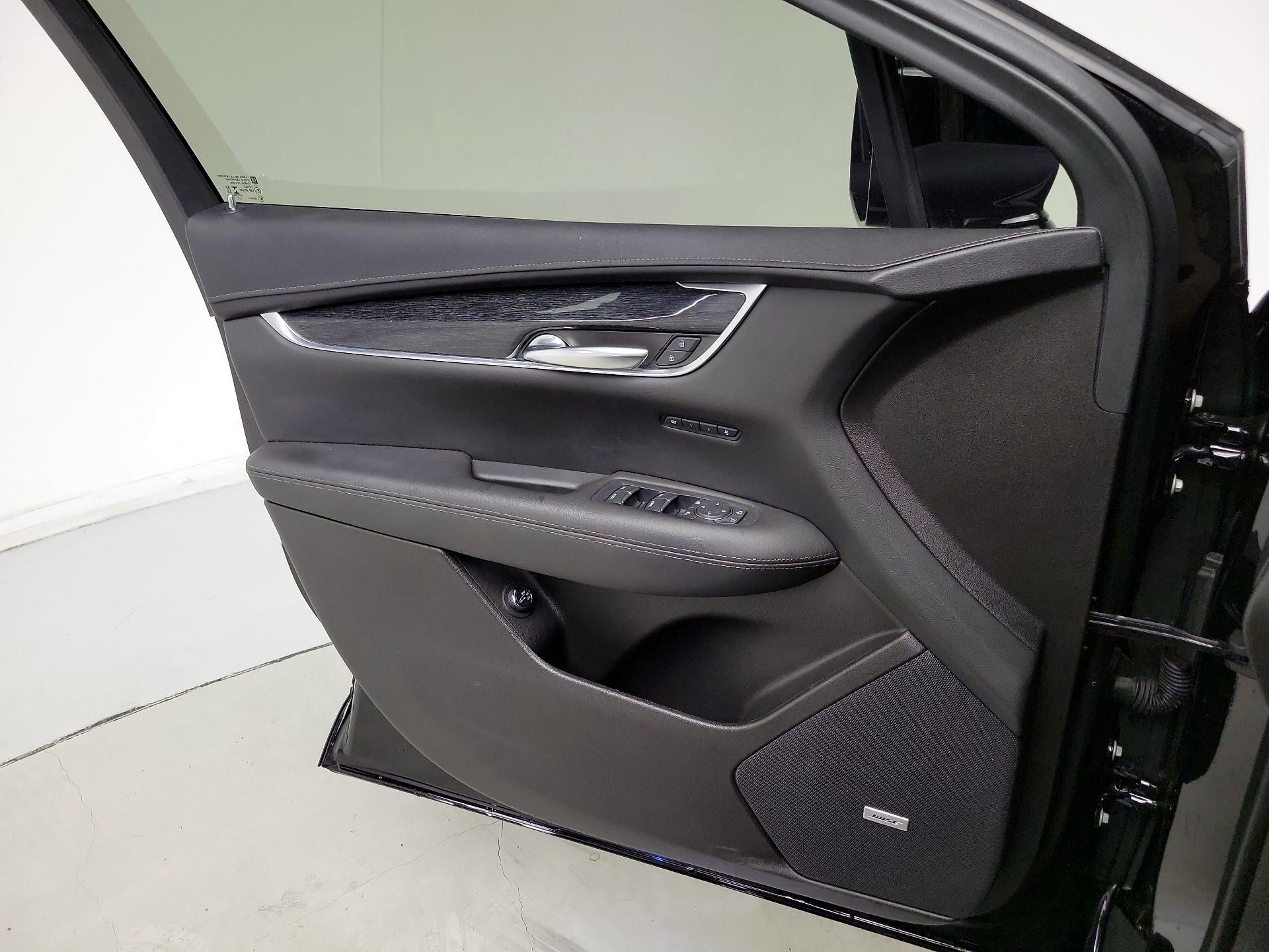 Thumbnail: 2022 Cadillac XT5 - 12