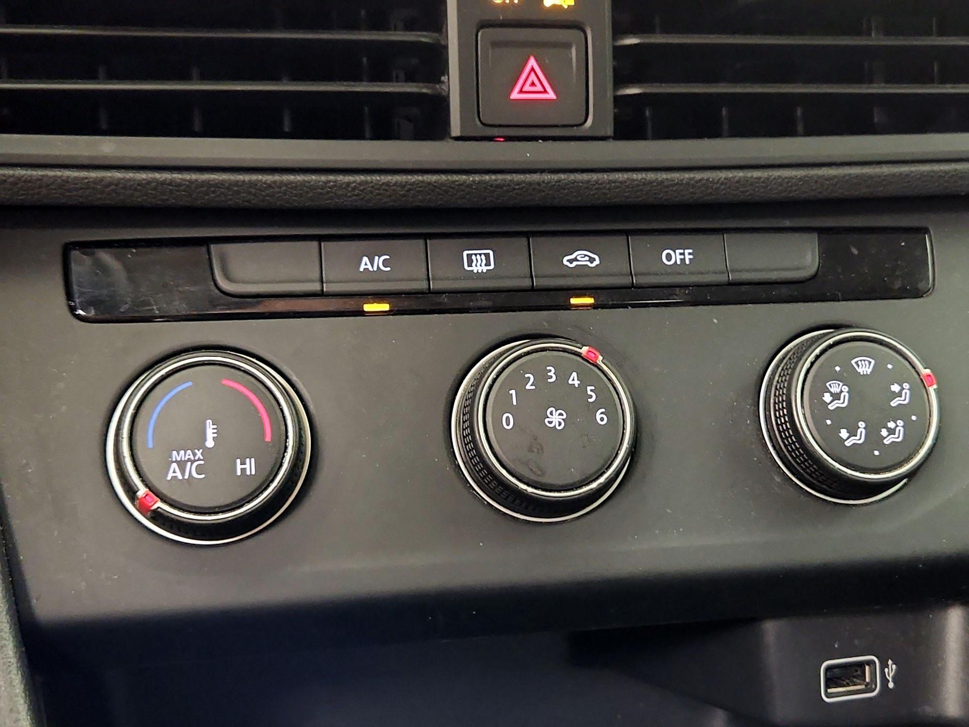 Thumbnail: 2019 Volkswagen Jetta - 16