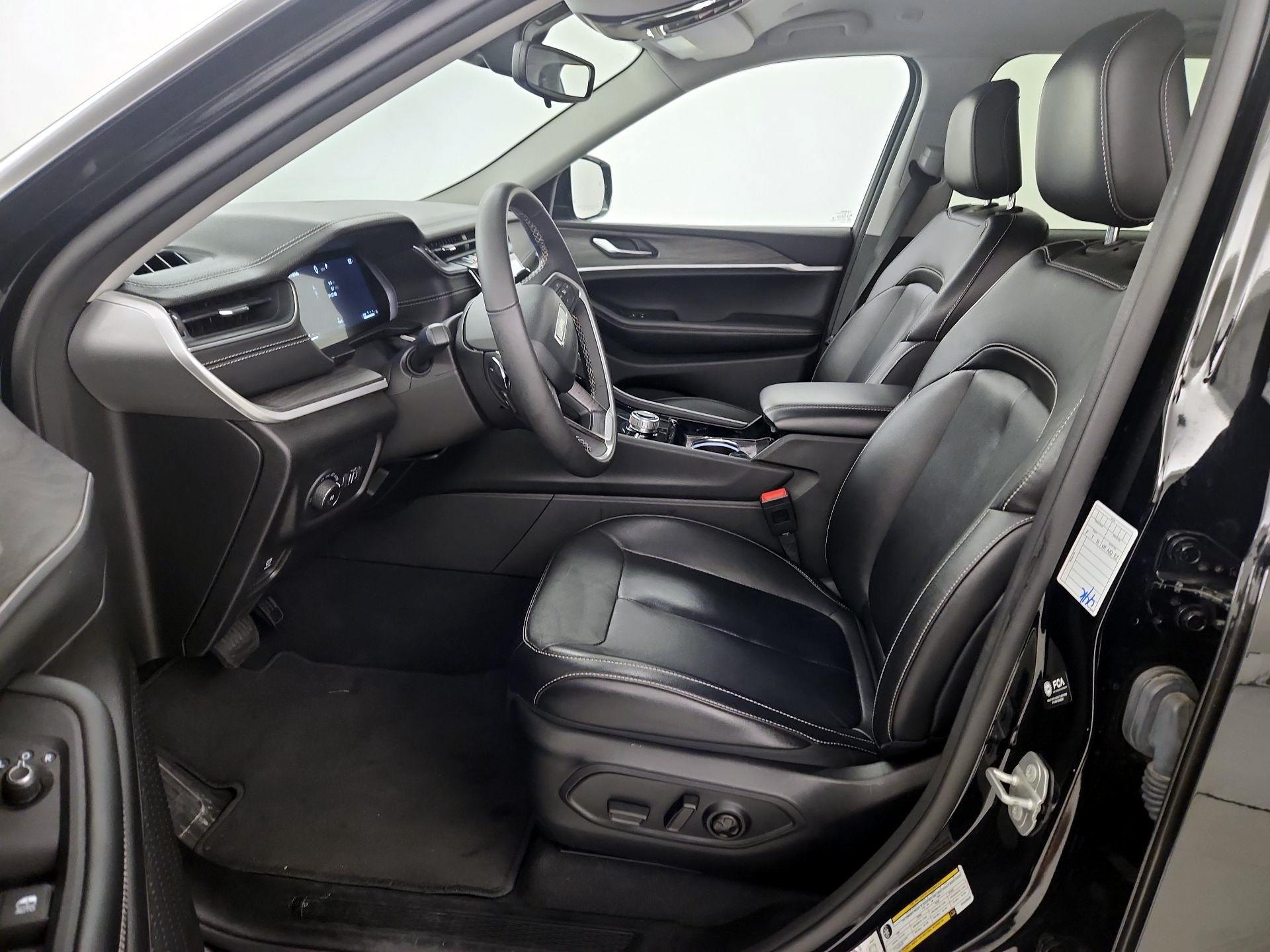 Thumbnail: 2023 Jeep Grand Cherokee - 11