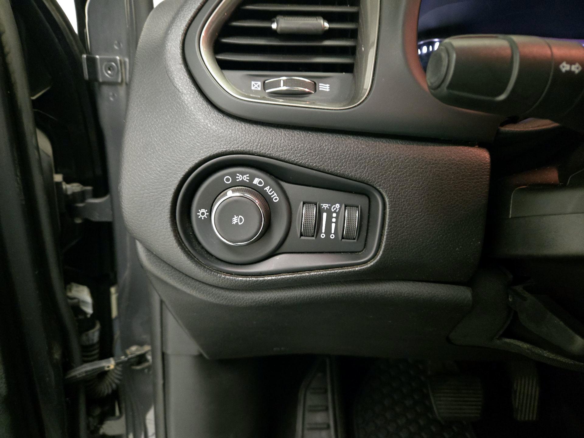 Thumbnail: 2022 Jeep Renegade - 13