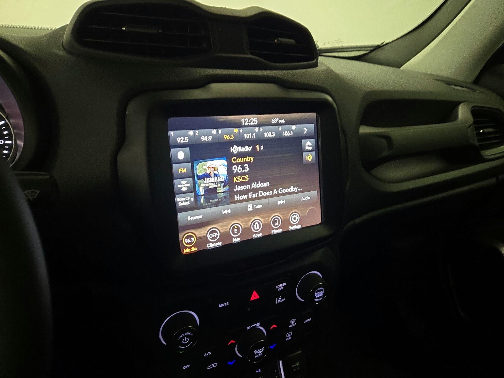 Thumbnail: 2022 Jeep Renegade - 15