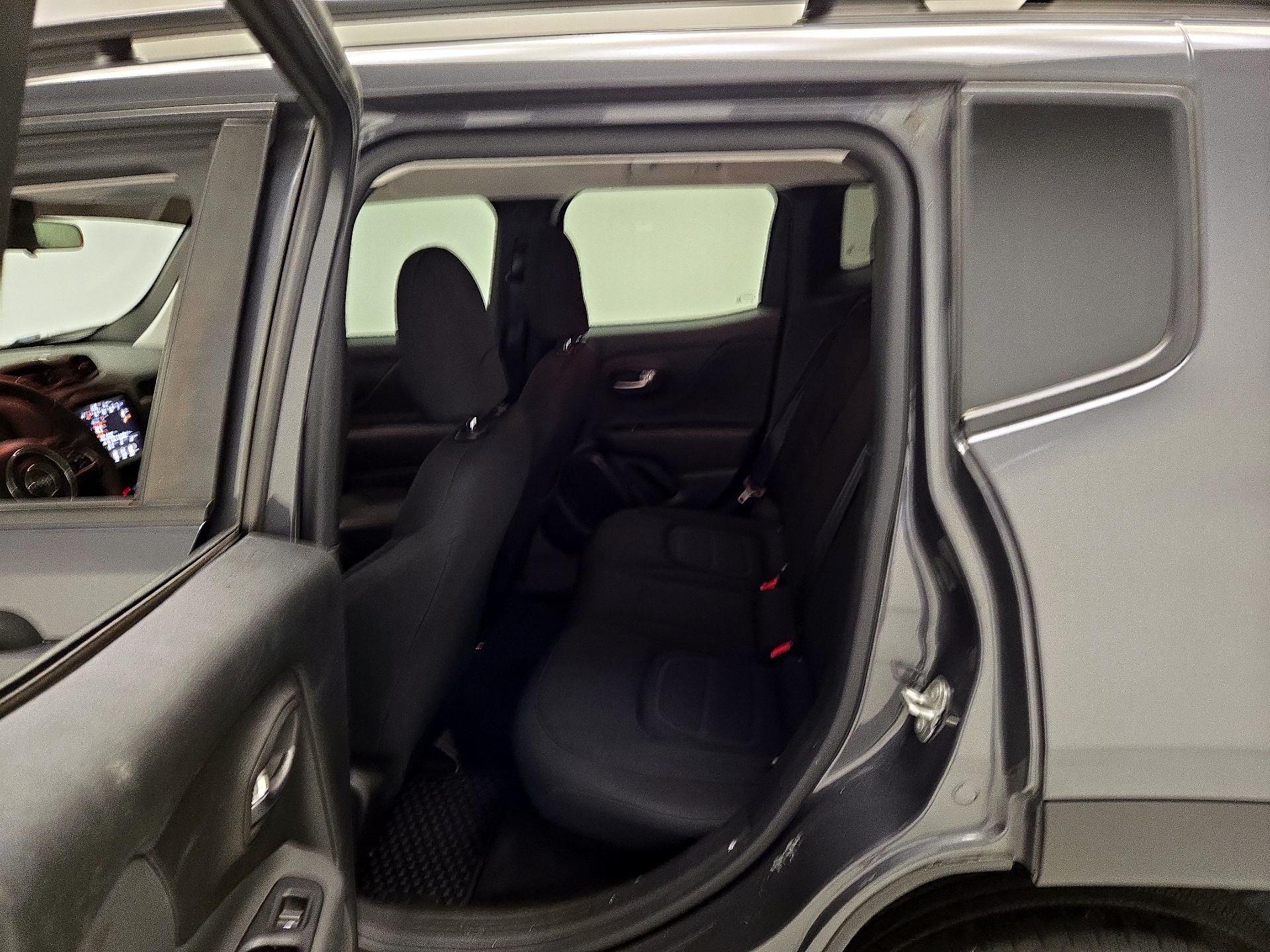 Thumbnail: 2022 Jeep Renegade - 18