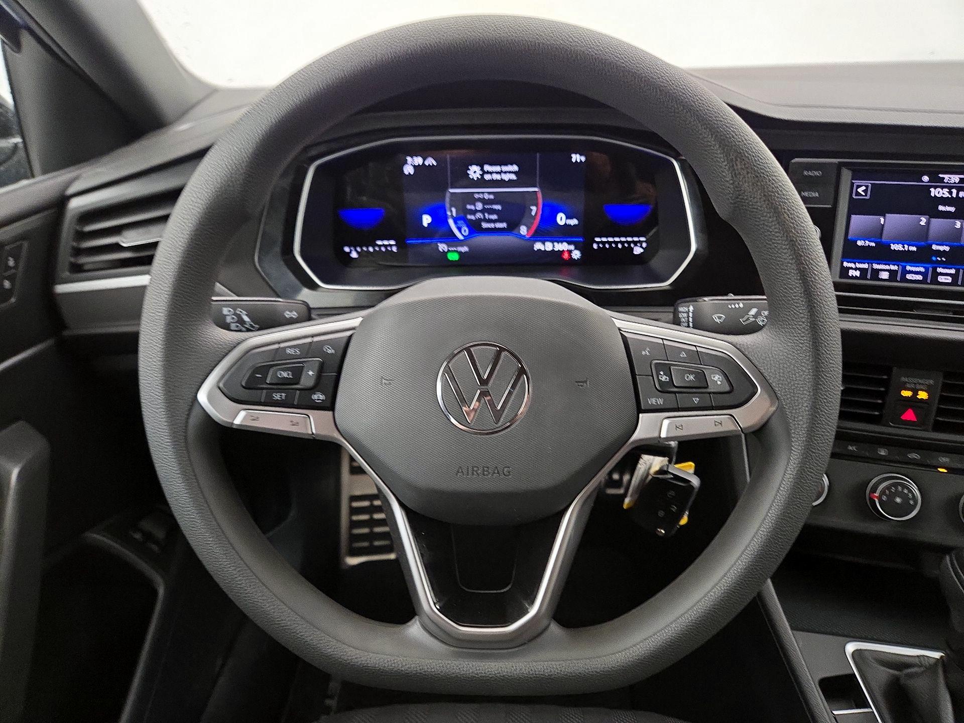 Thumbnail: 2023 Volkswagen Jetta - 10