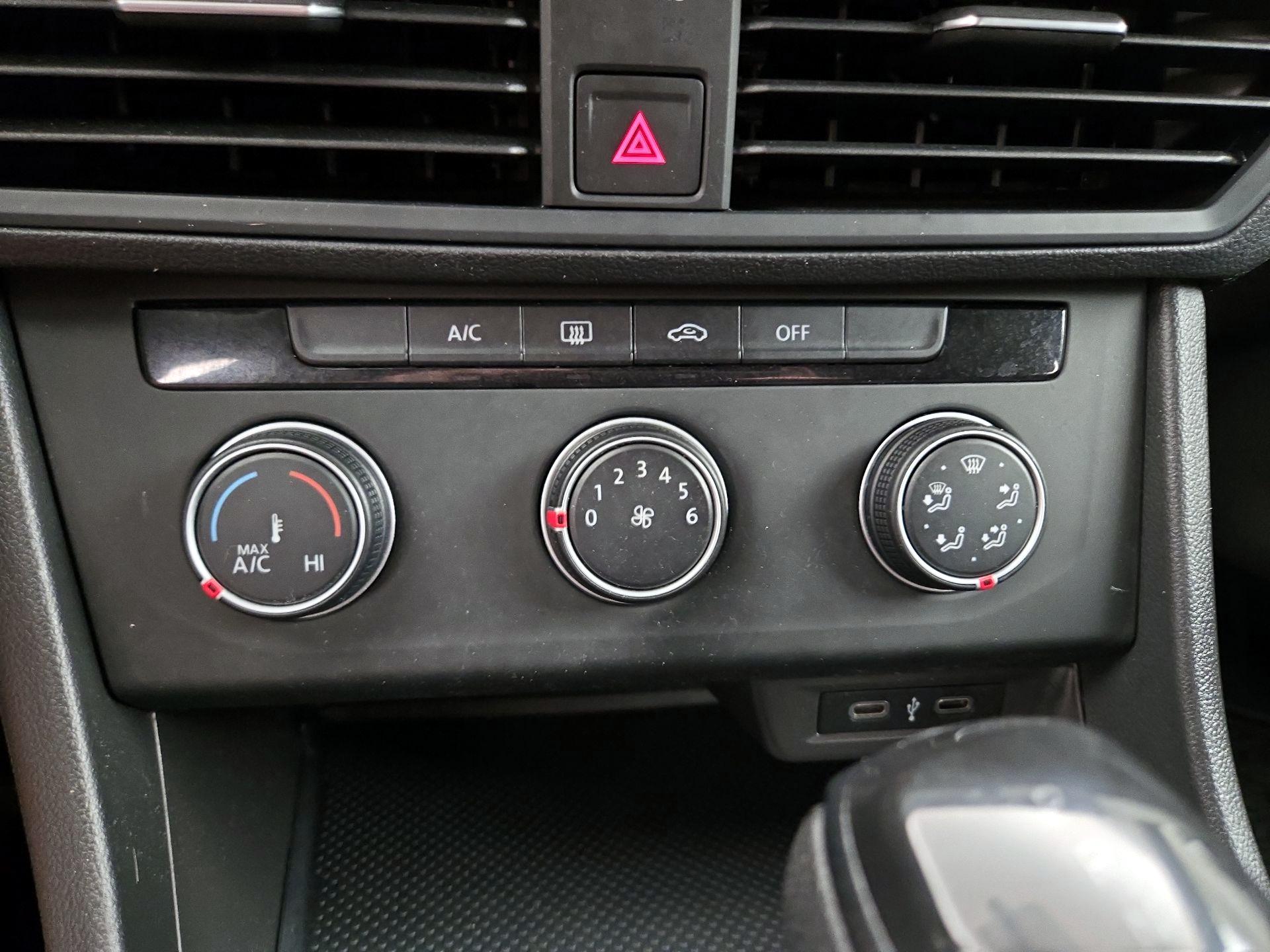 Thumbnail: 2023 Volkswagen Jetta - 16