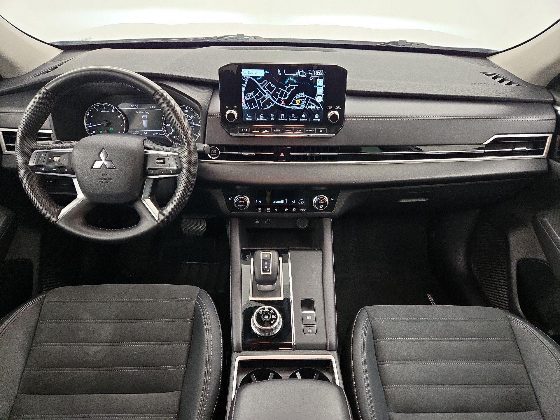 Thumbnail: 2023 Mitsubishi Outlander - 9