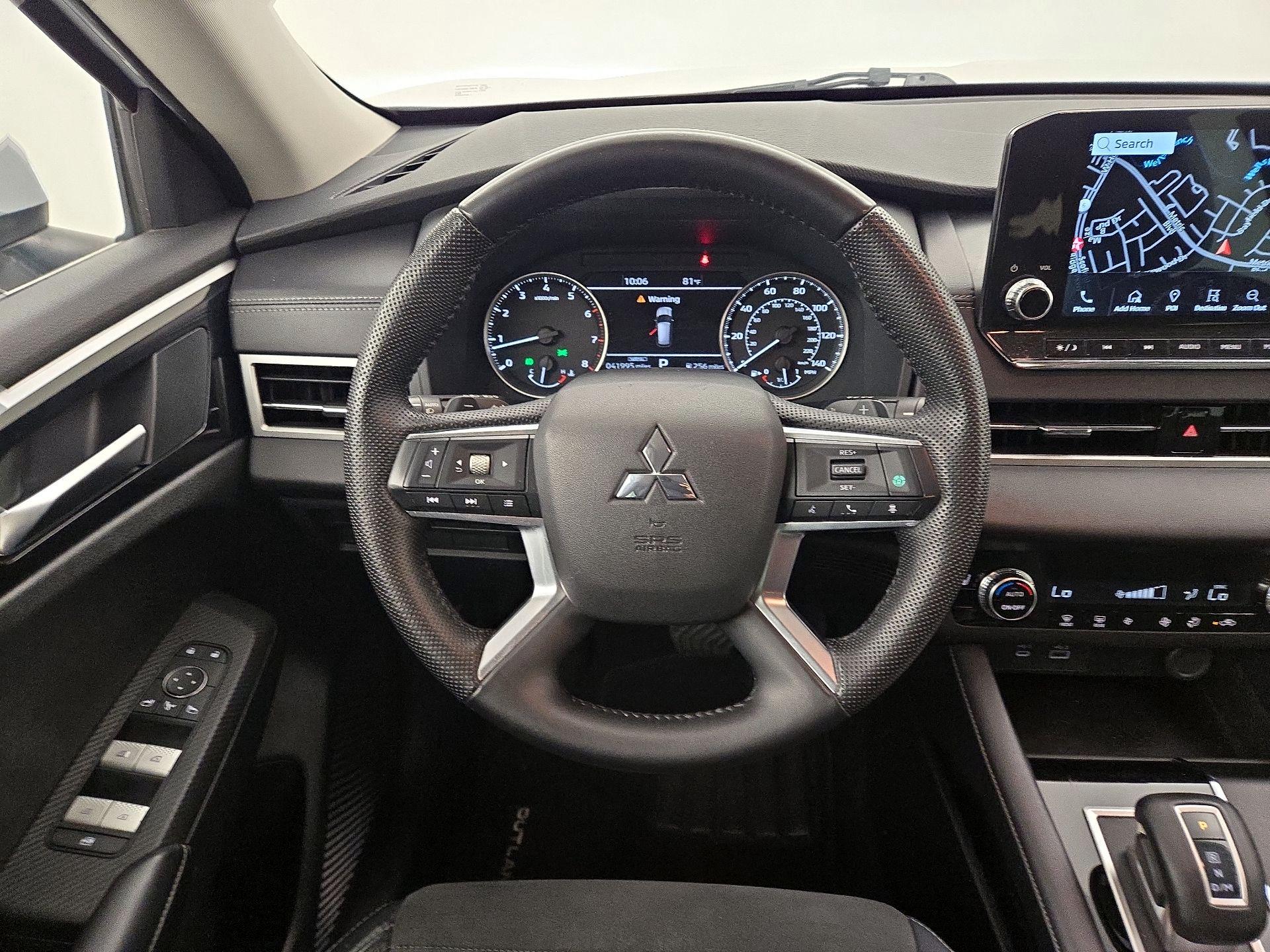 Thumbnail: 2023 Mitsubishi Outlander - 10