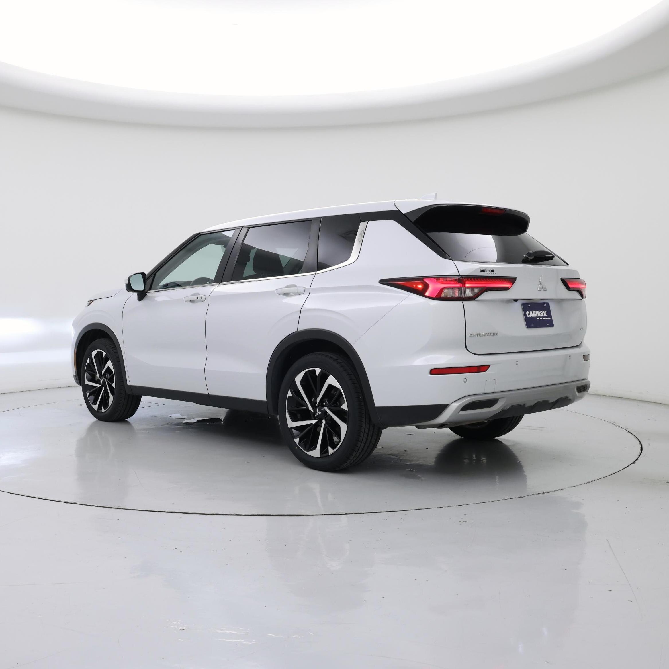 Thumbnail: 2023 Mitsubishi Outlander - 2