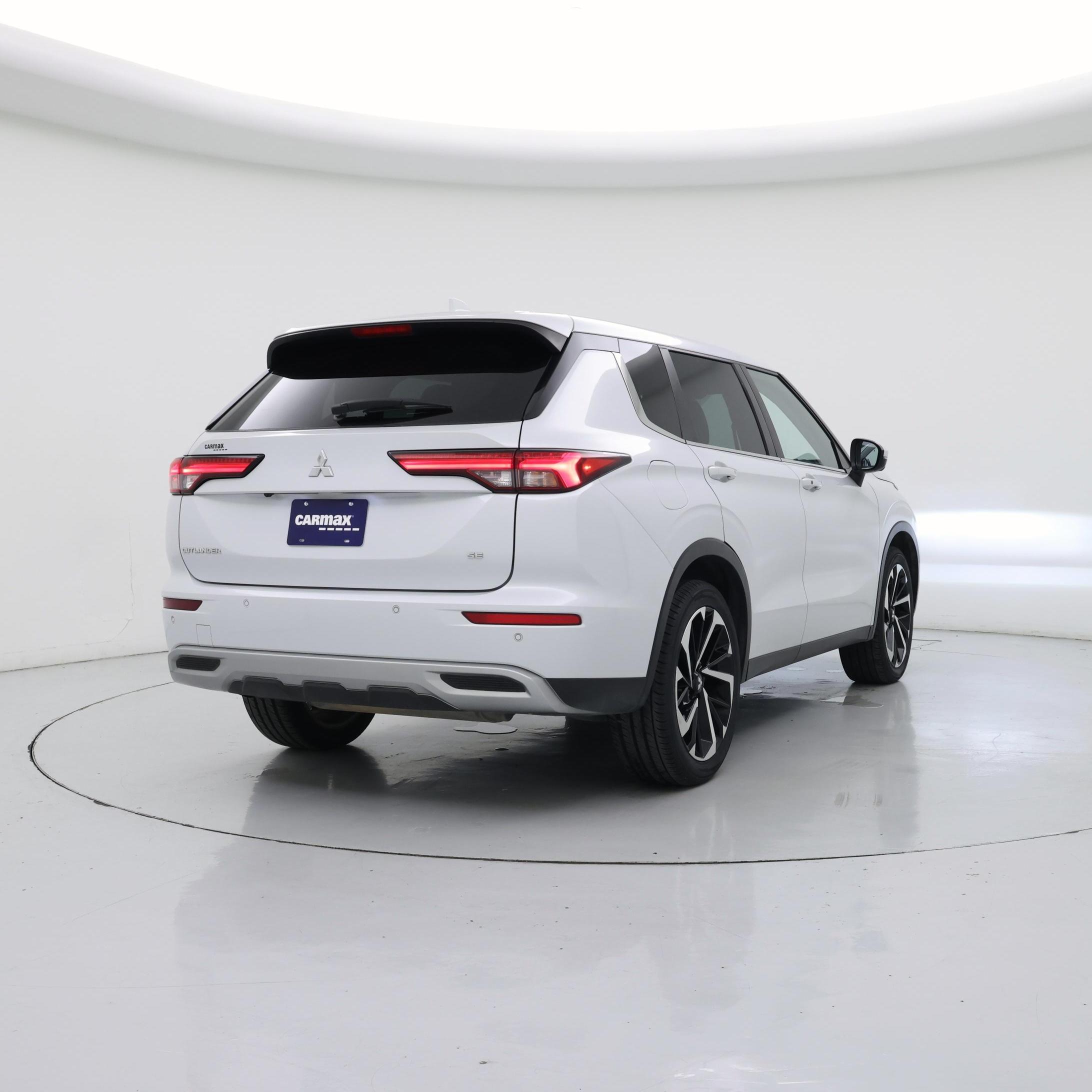 Thumbnail: 2023 Mitsubishi Outlander - 8