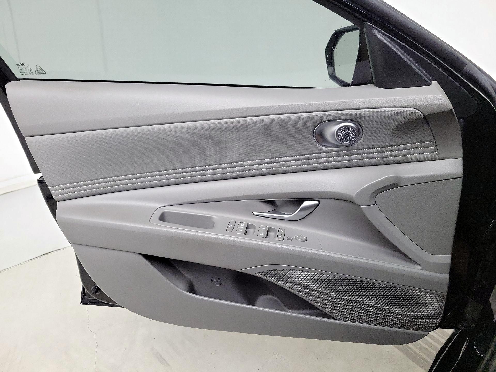 Thumbnail: 2023 Hyundai Elantra - 20
