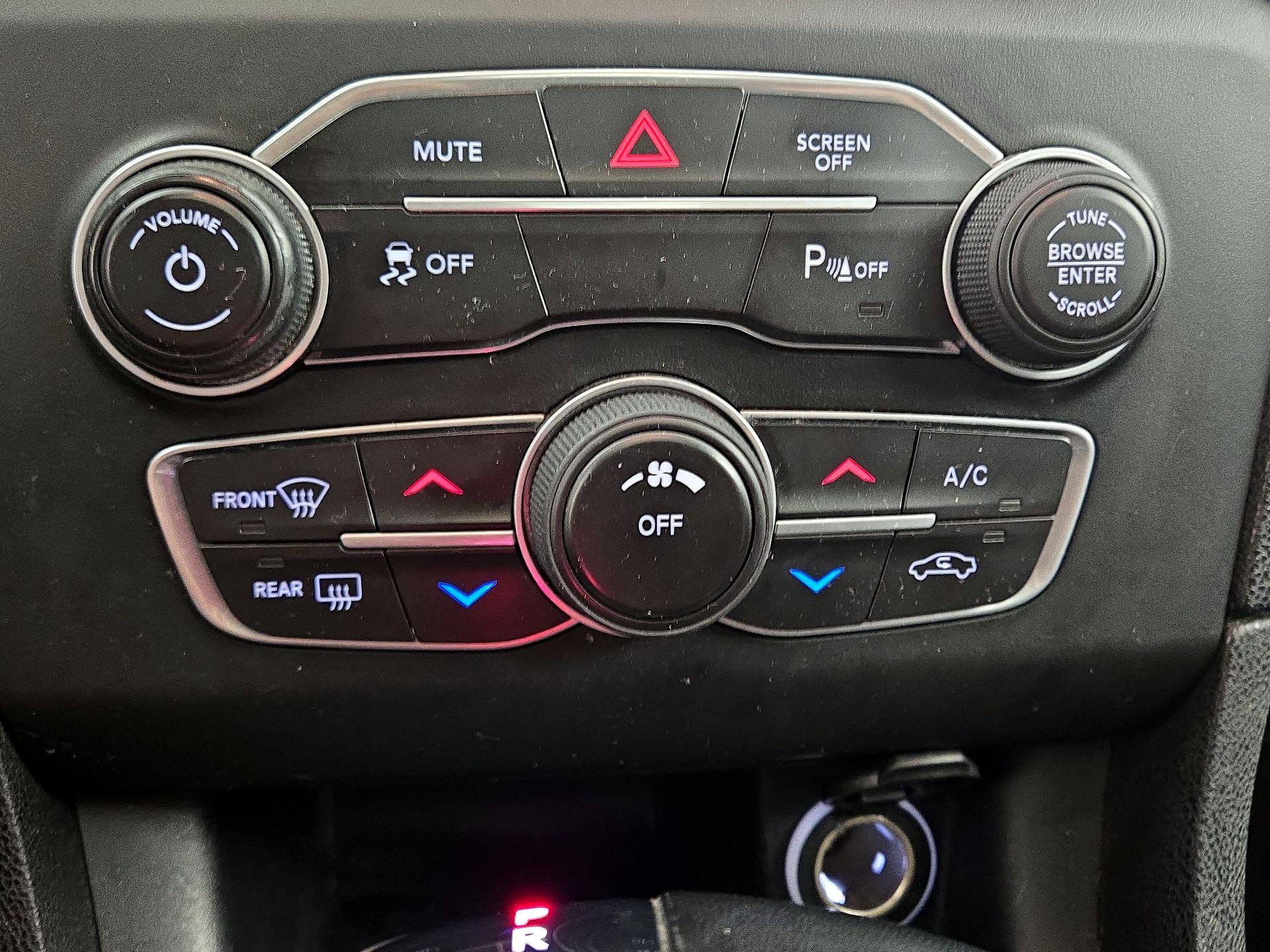 Thumbnail: 2019 Dodge Charger - 16