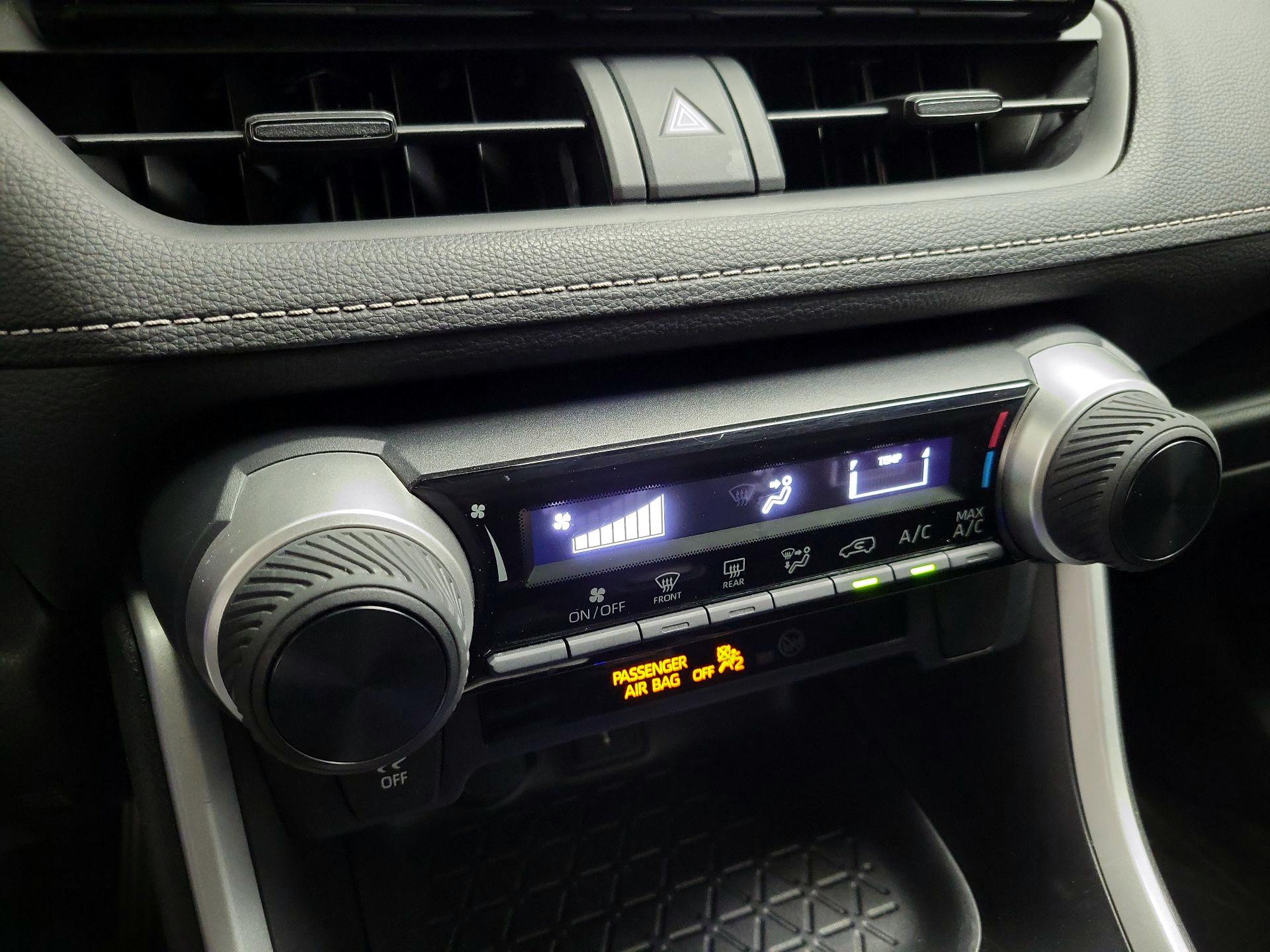 Thumbnail: 2020 Toyota RAV4 - 16