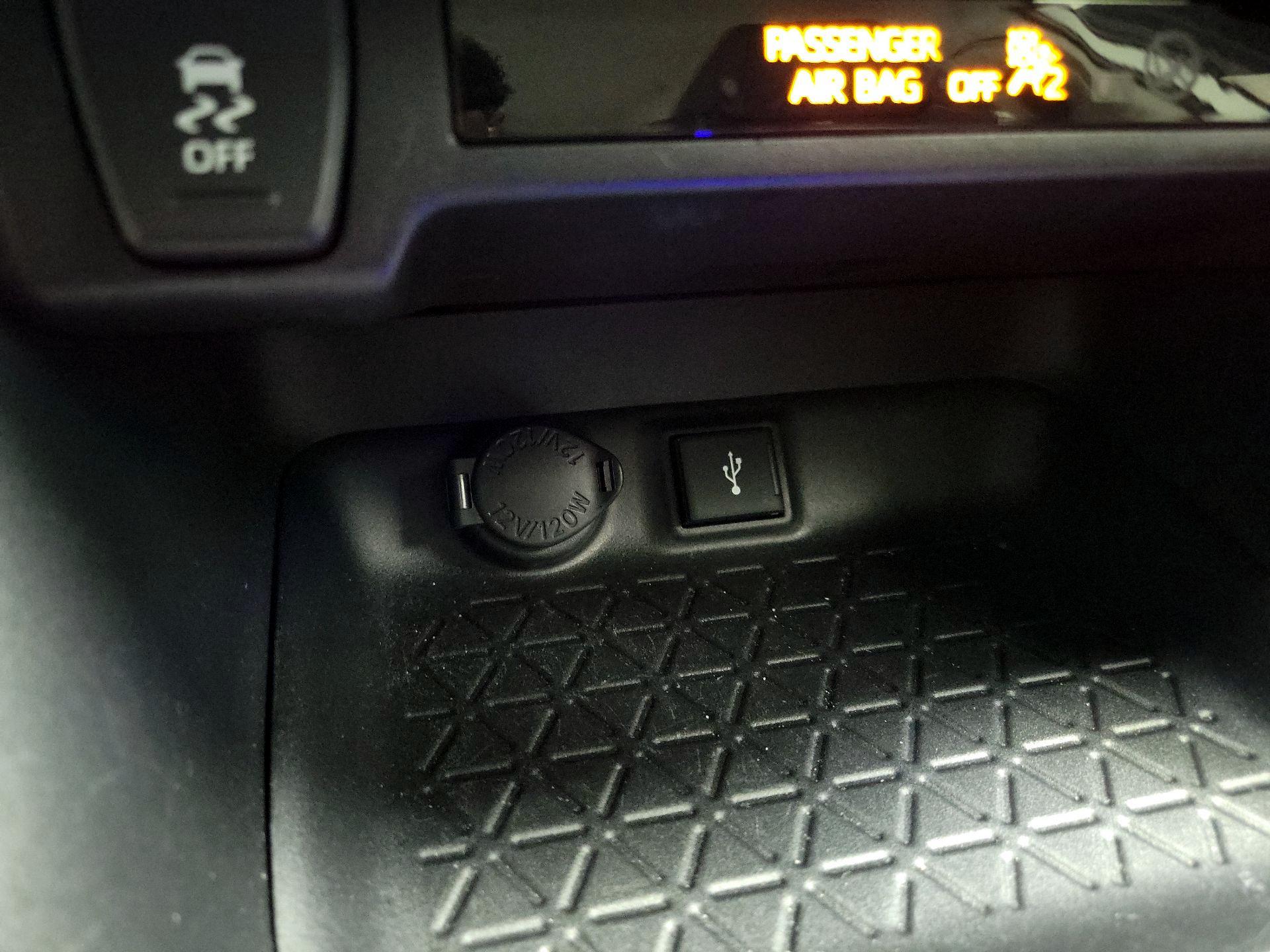 Thumbnail: 2020 Toyota RAV4 - 18