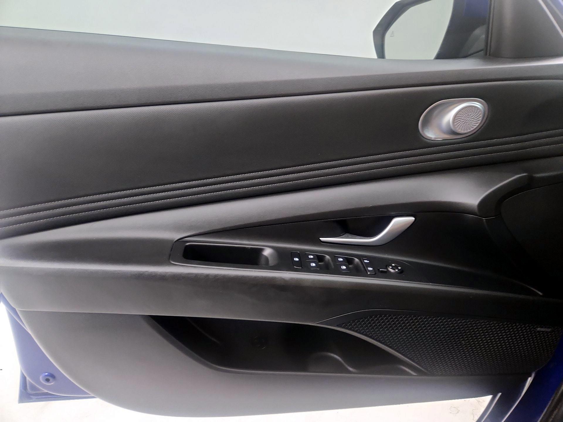 Thumbnail: 2023 Hyundai Elantra - 12