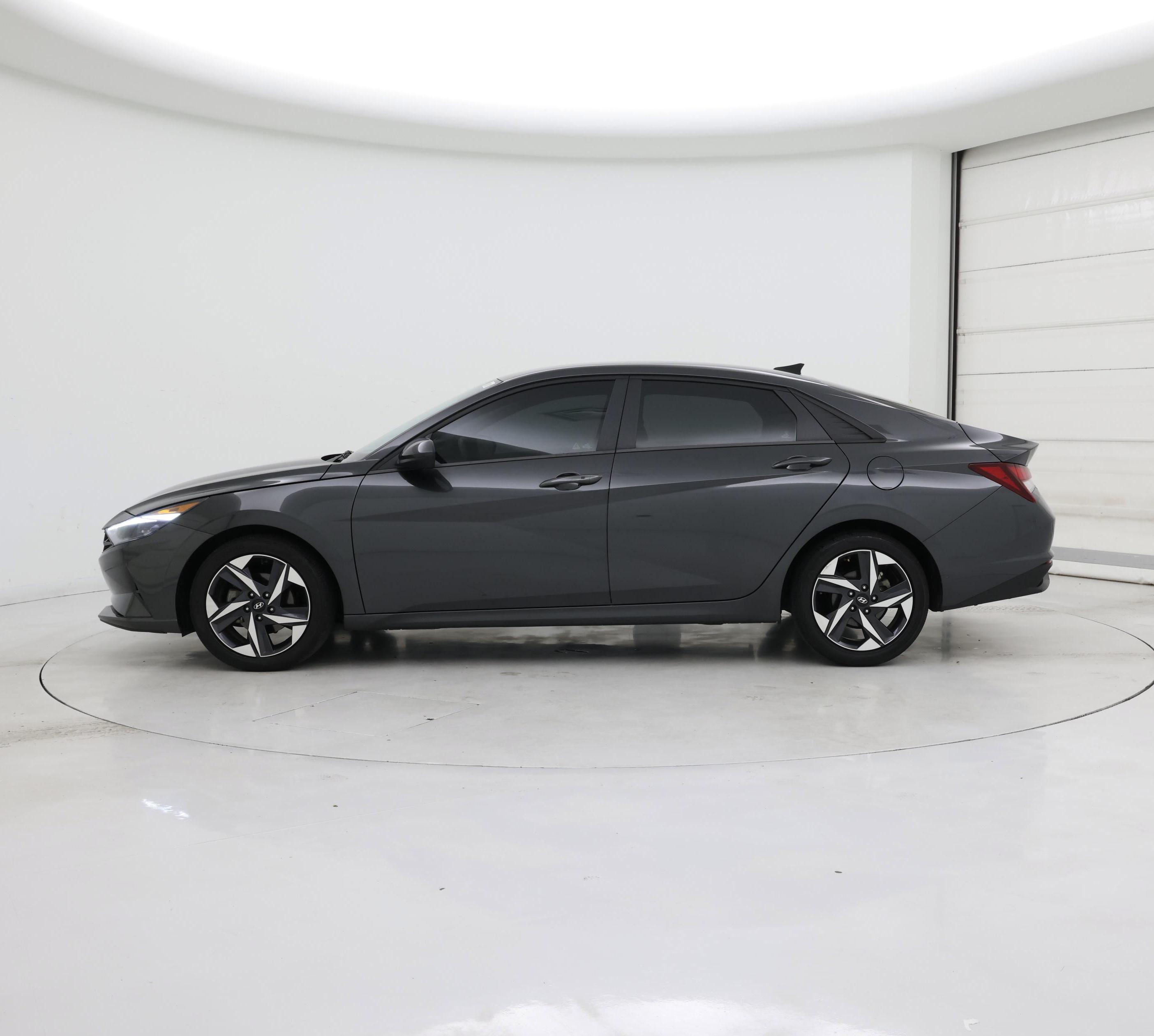 Thumbnail: 2023 Hyundai Elantra - 3