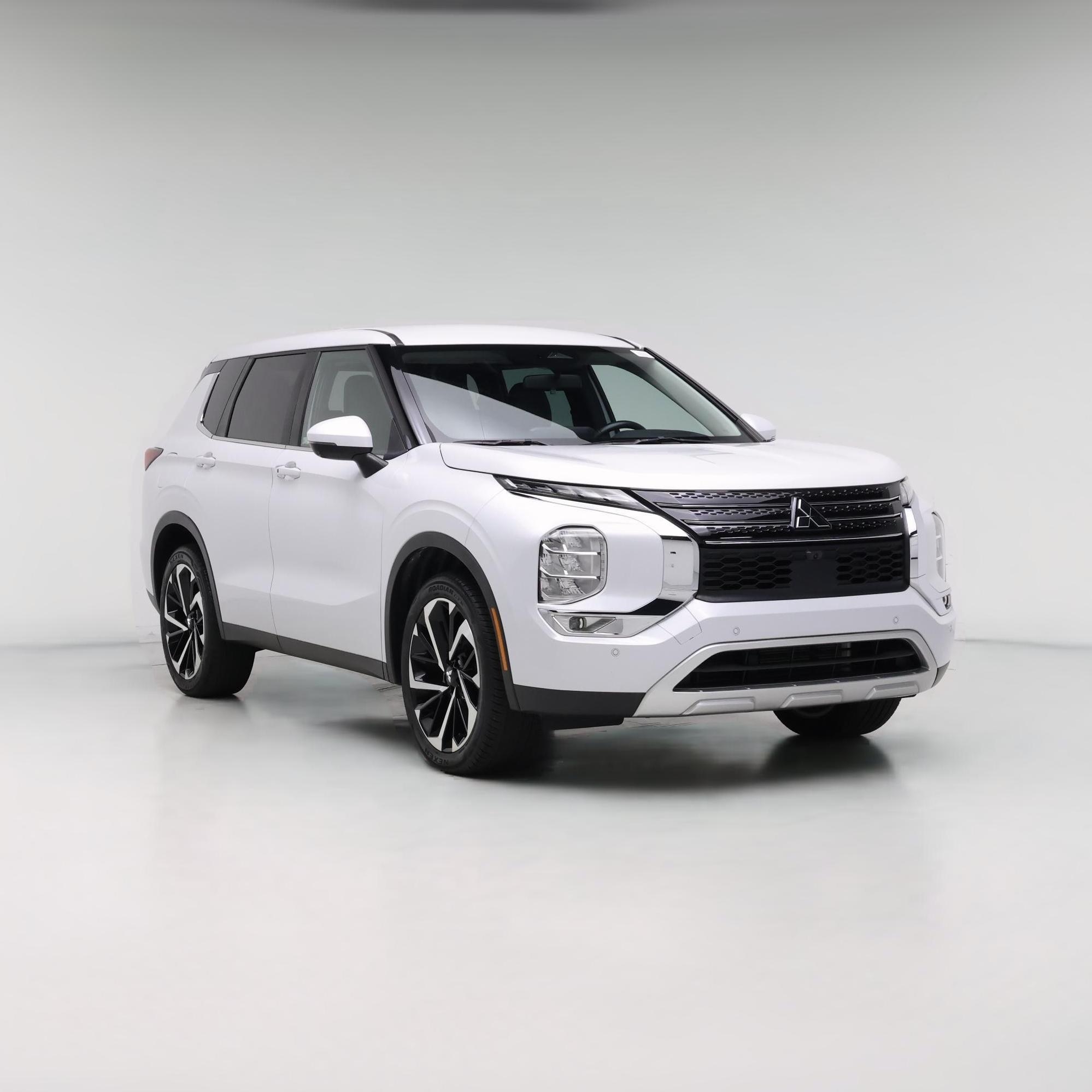 Thumbnail: 2023 Mitsubishi Outlander - 1