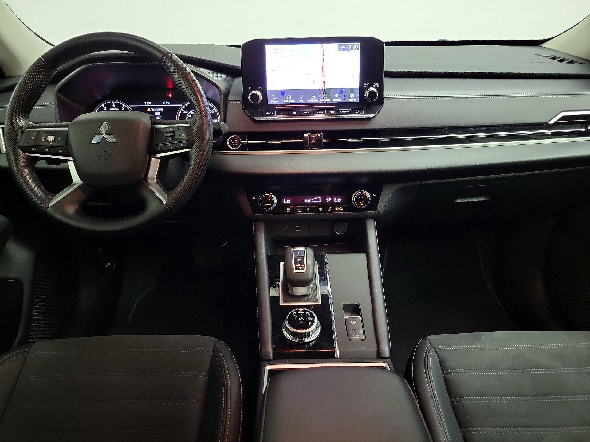 Thumbnail: 2023 Mitsubishi Outlander - 9