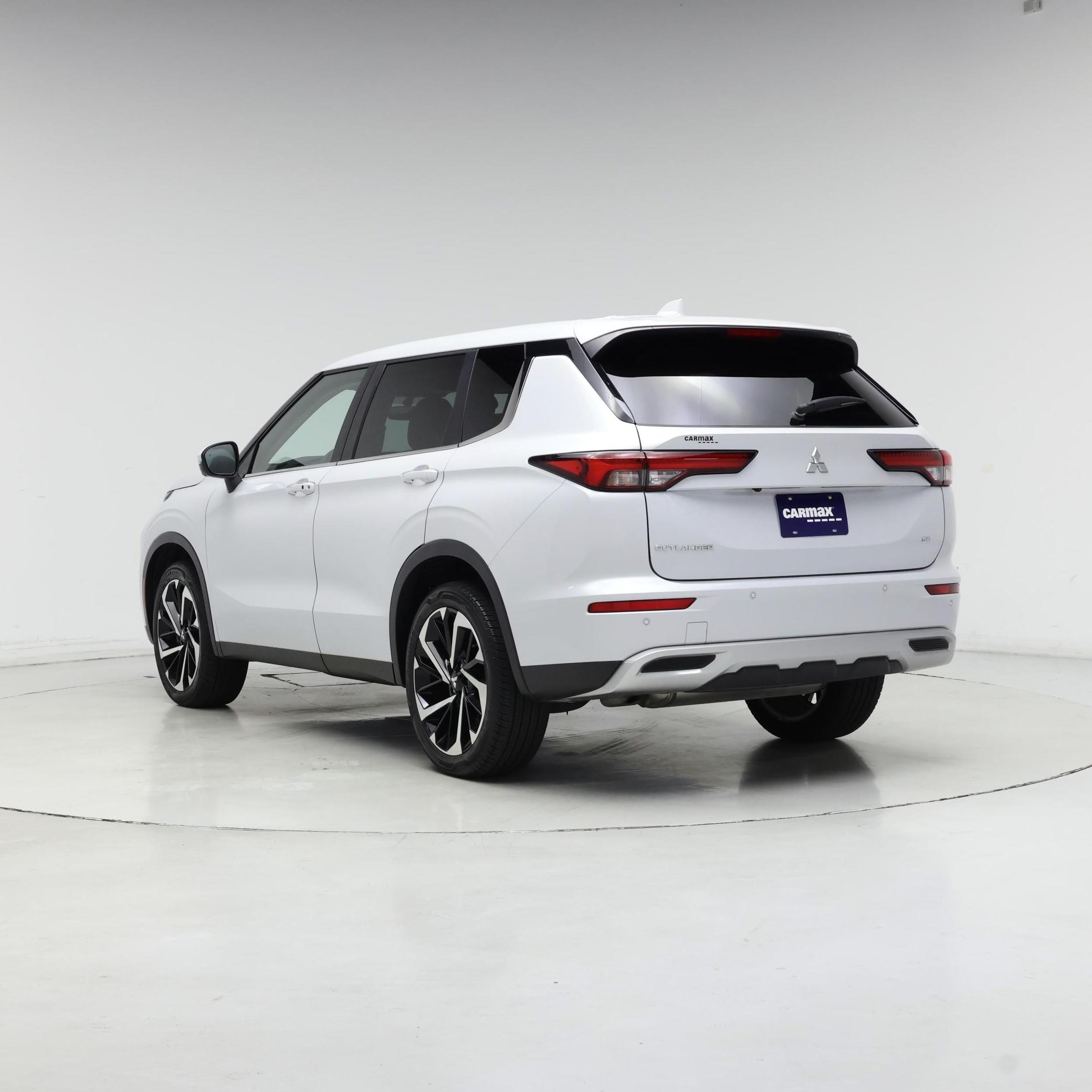 Thumbnail: 2023 Mitsubishi Outlander - 2
