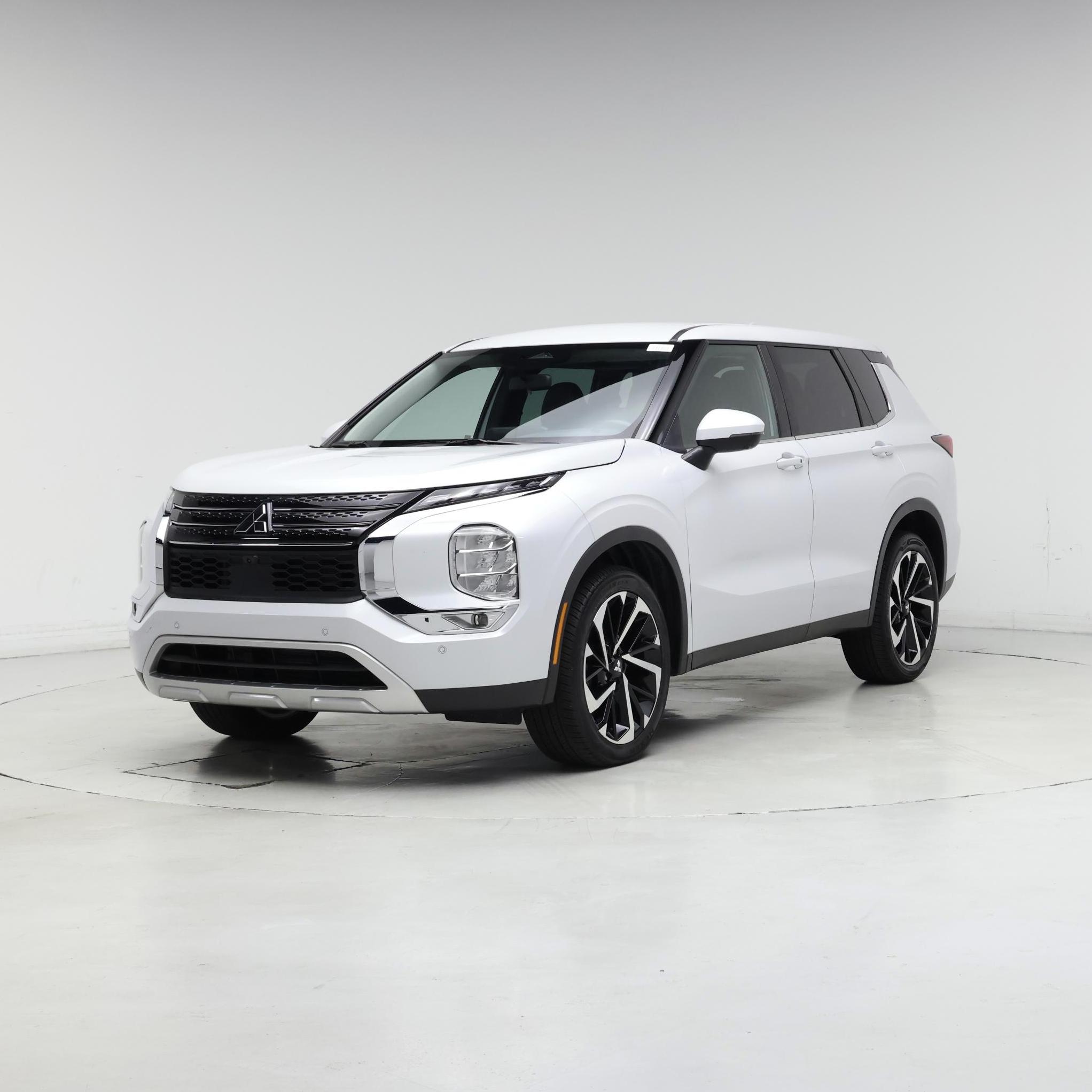 Thumbnail: 2023 Mitsubishi Outlander - 4