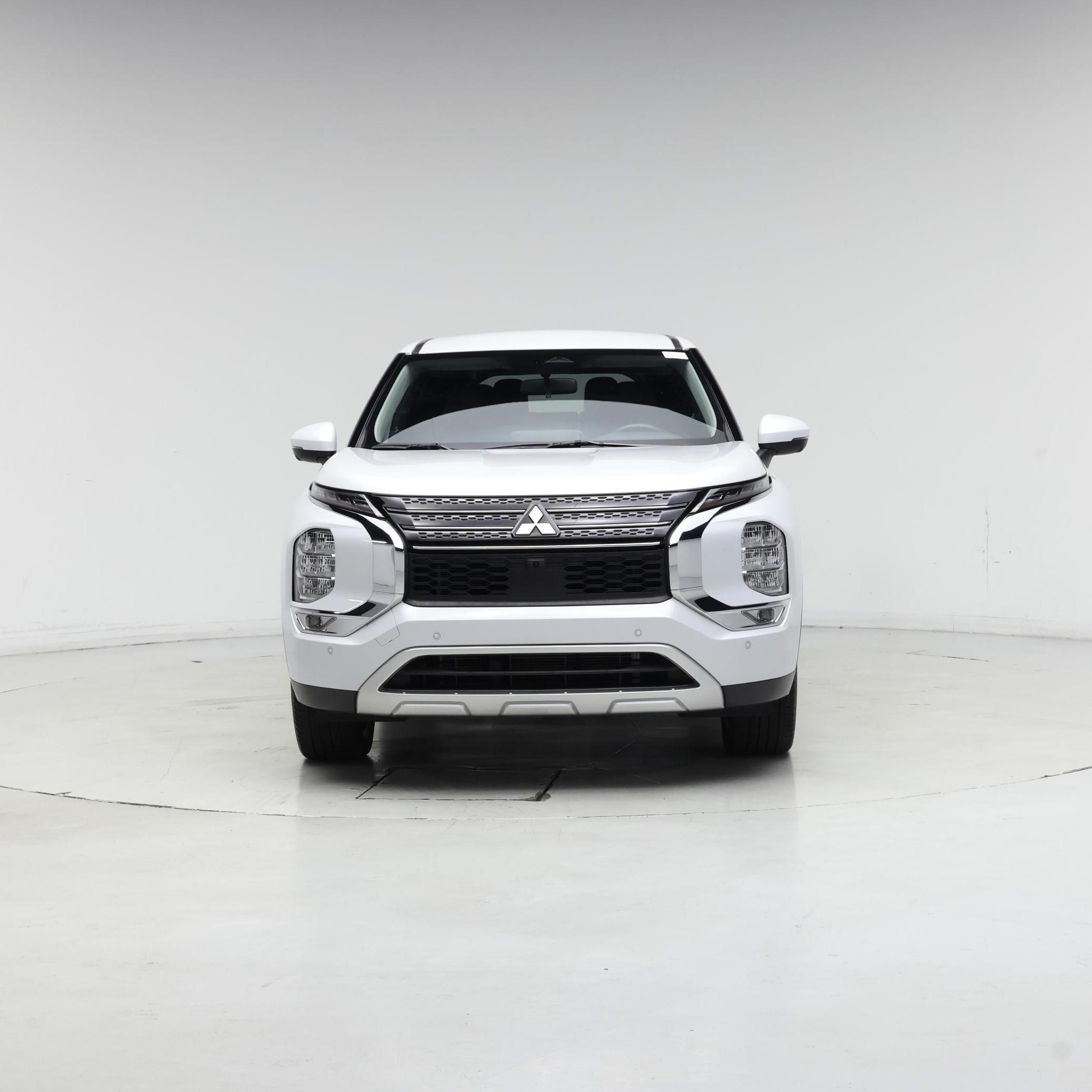Thumbnail: 2023 Mitsubishi Outlander - 5