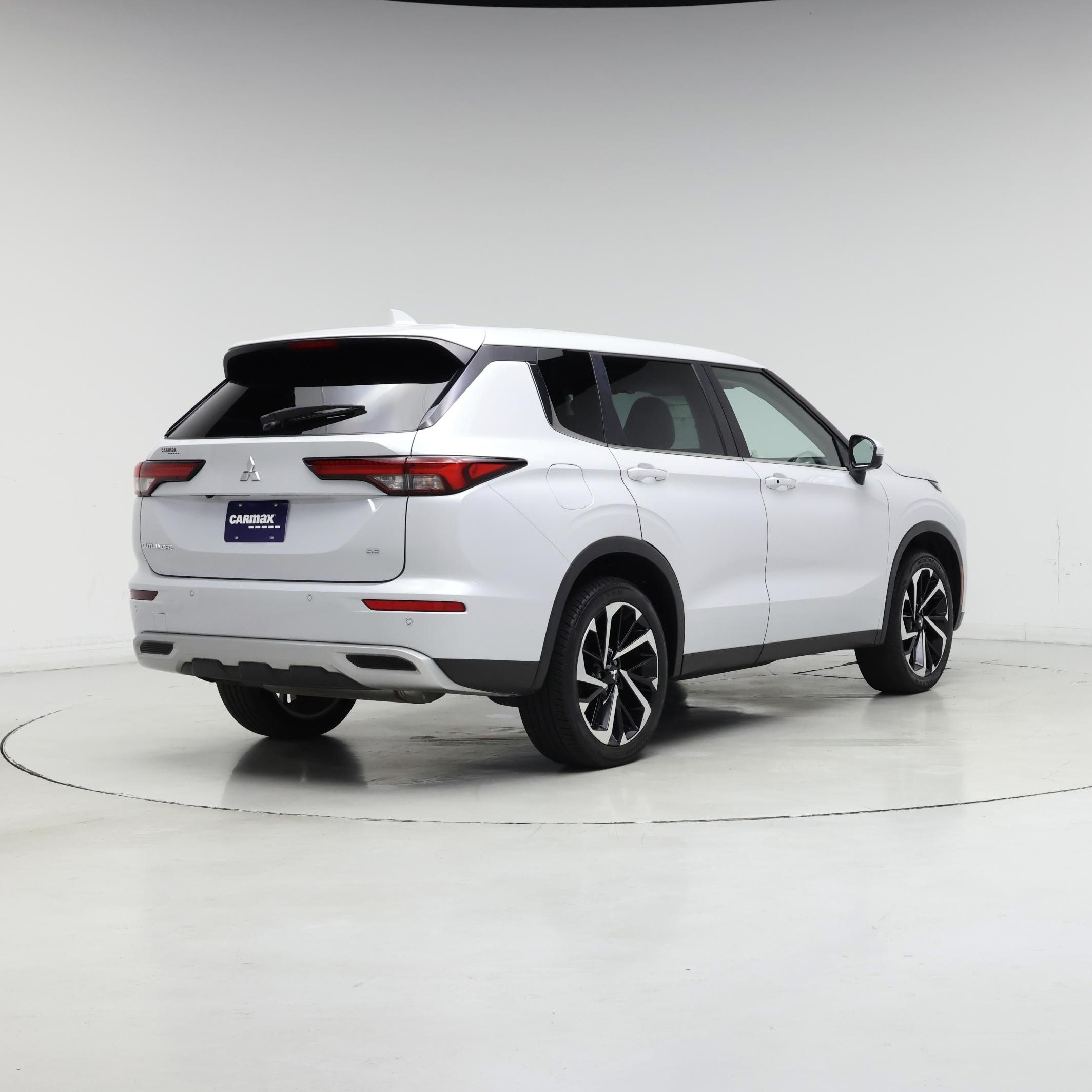Thumbnail: 2023 Mitsubishi Outlander - 8
