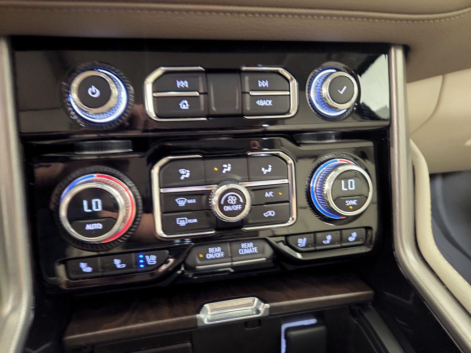 Thumbnail: 2023 GMC Yukon XL - 17
