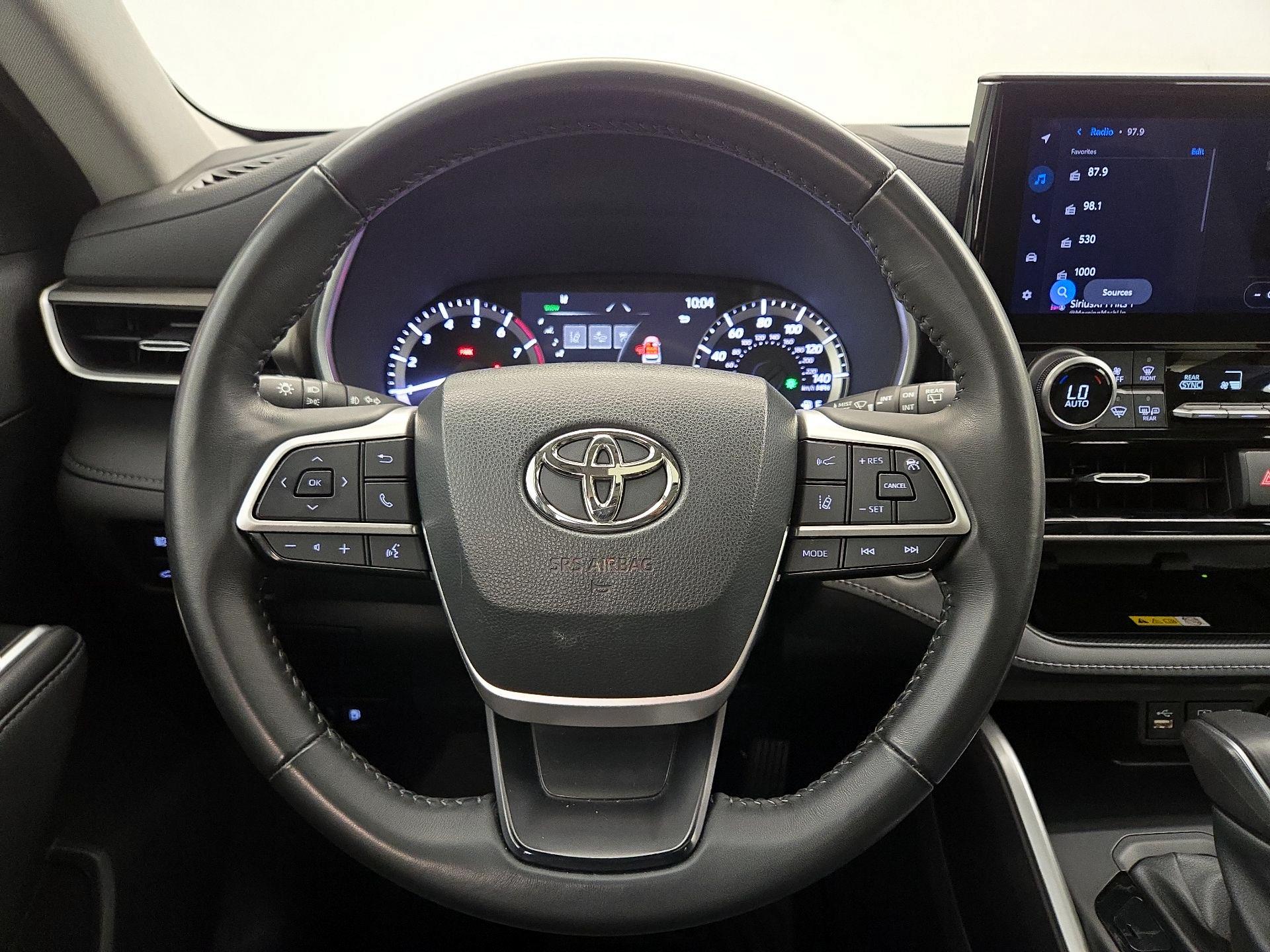 Thumbnail: 2023 Toyota Highlander - 10
