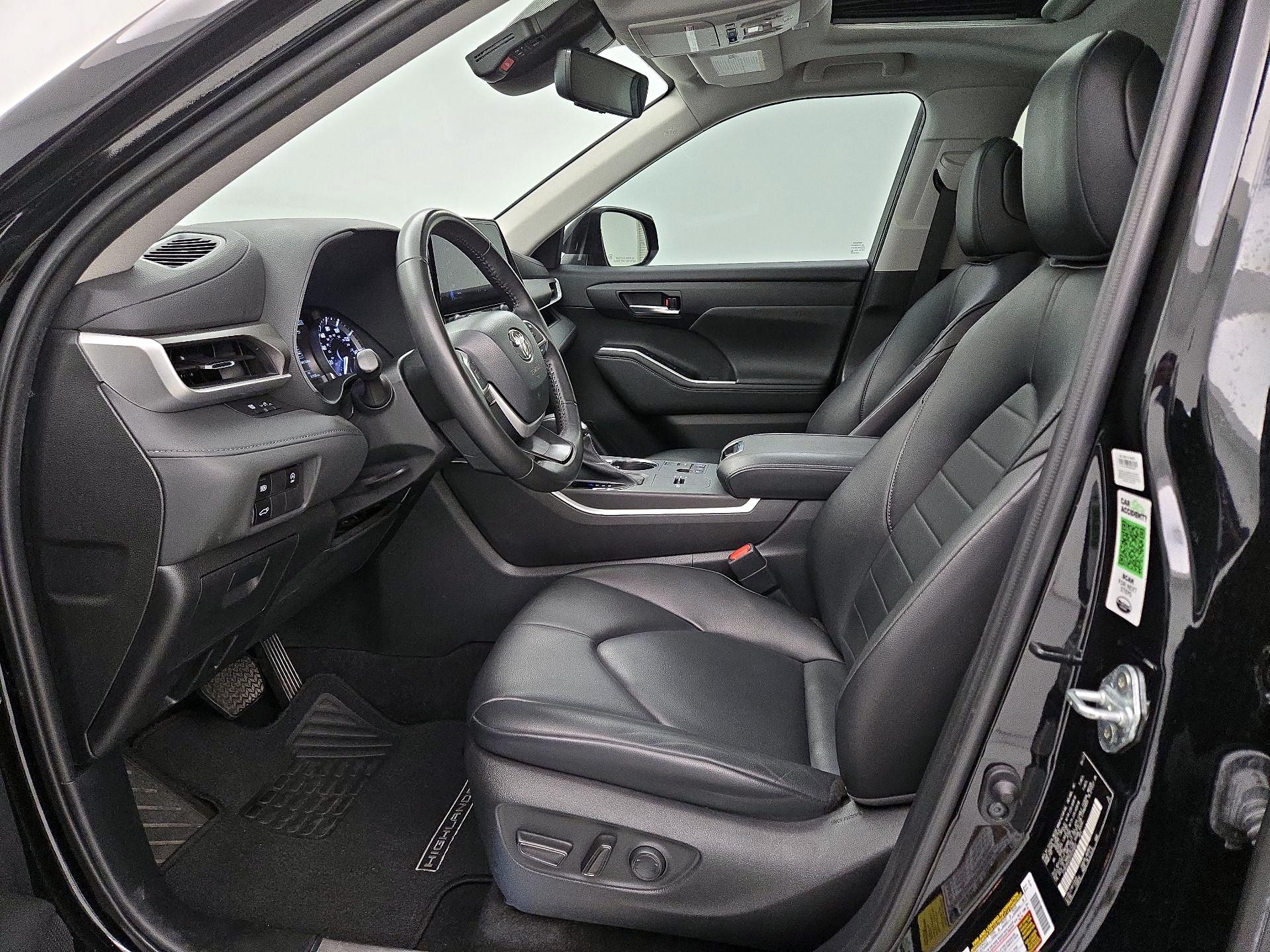 Thumbnail: 2023 Toyota Highlander - 11