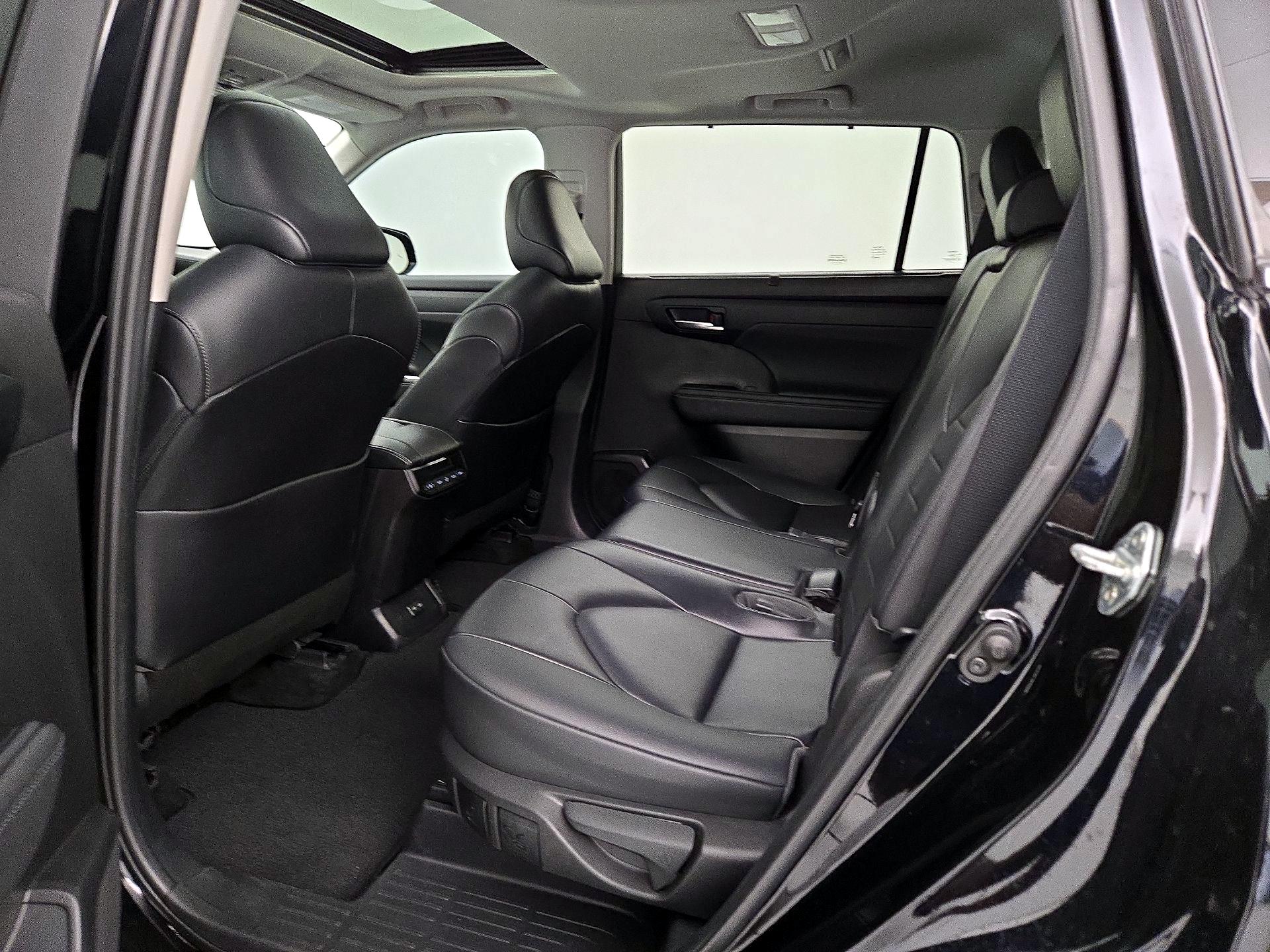 Thumbnail: 2023 Toyota Highlander - 20