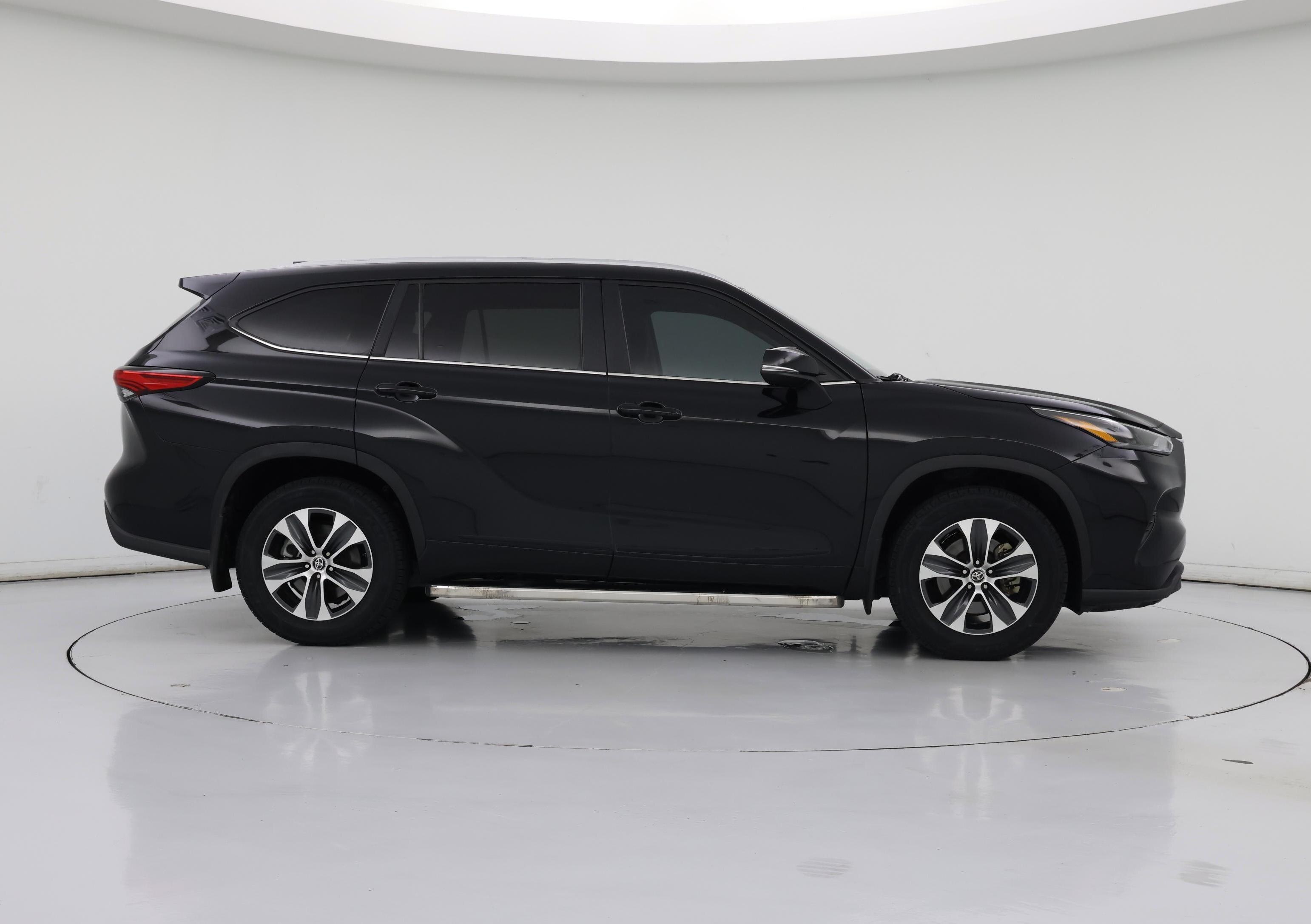 Thumbnail: 2023 Toyota Highlander - 7