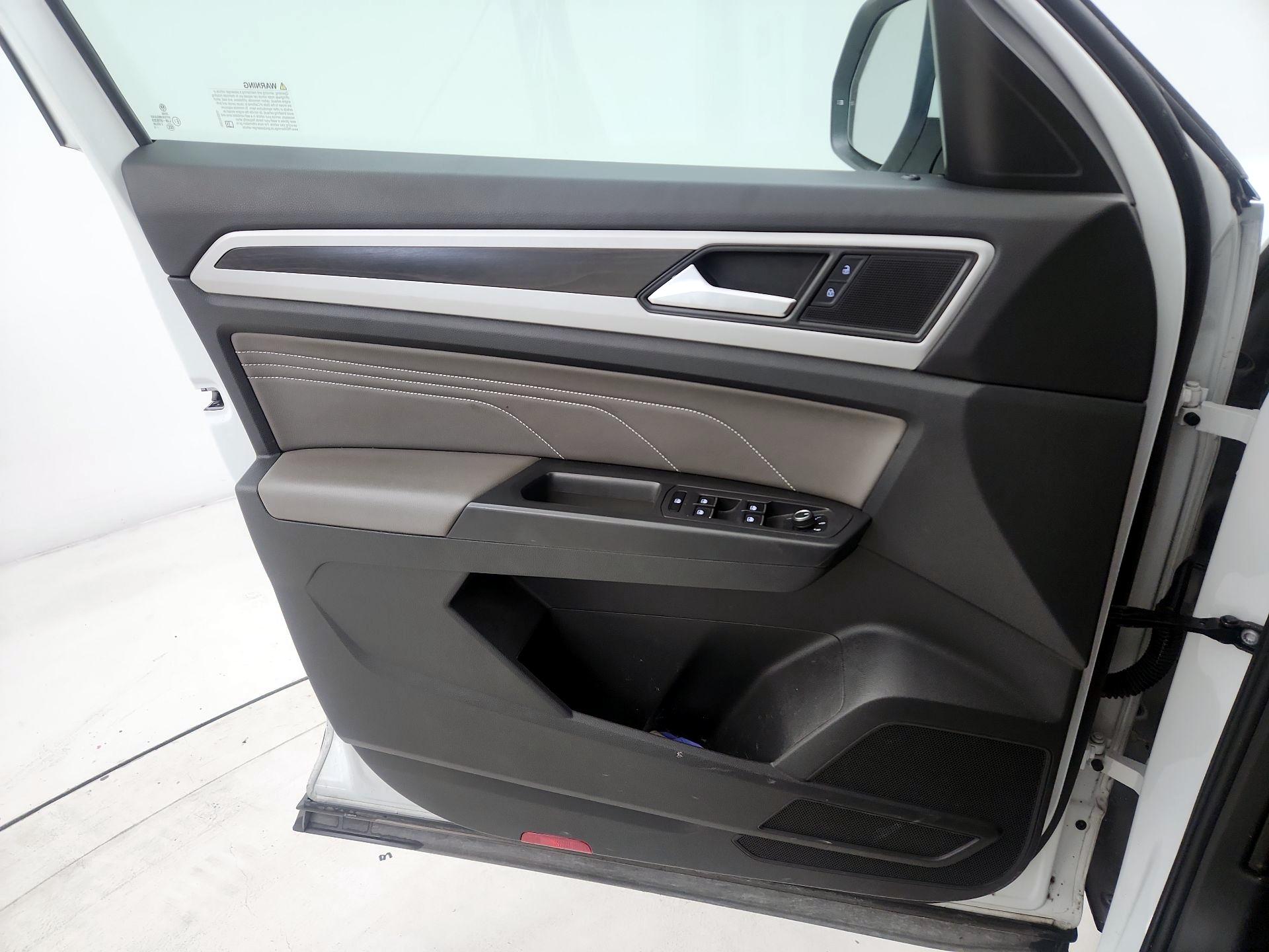 Thumbnail: 2023 Volkswagen Atlas - 12