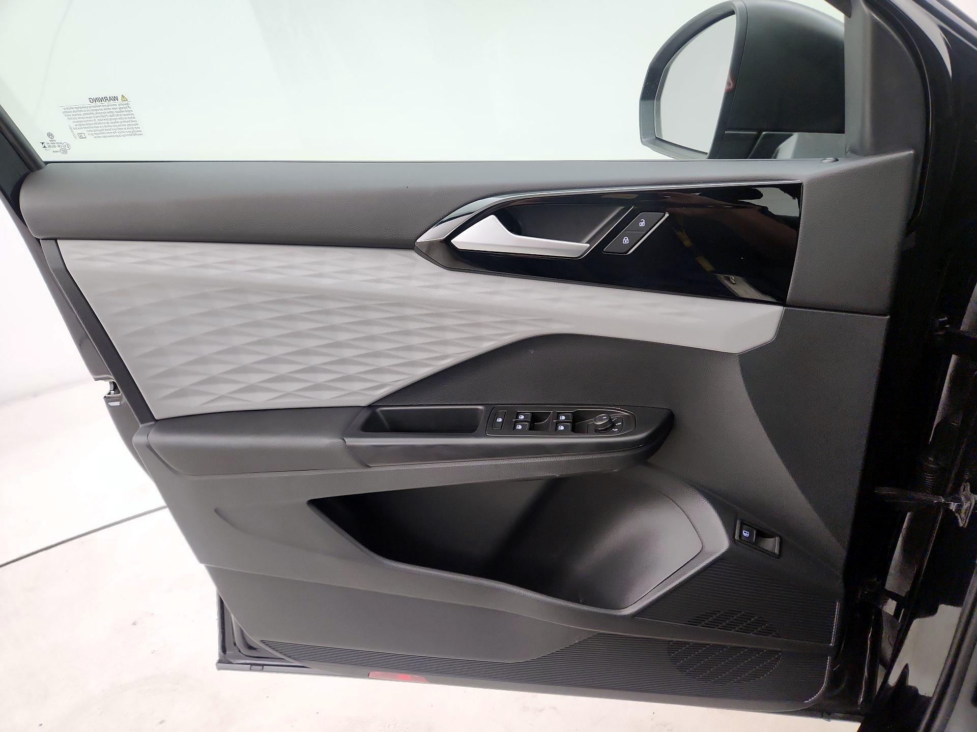 Thumbnail: 2023 Volkswagen Taos - 12
