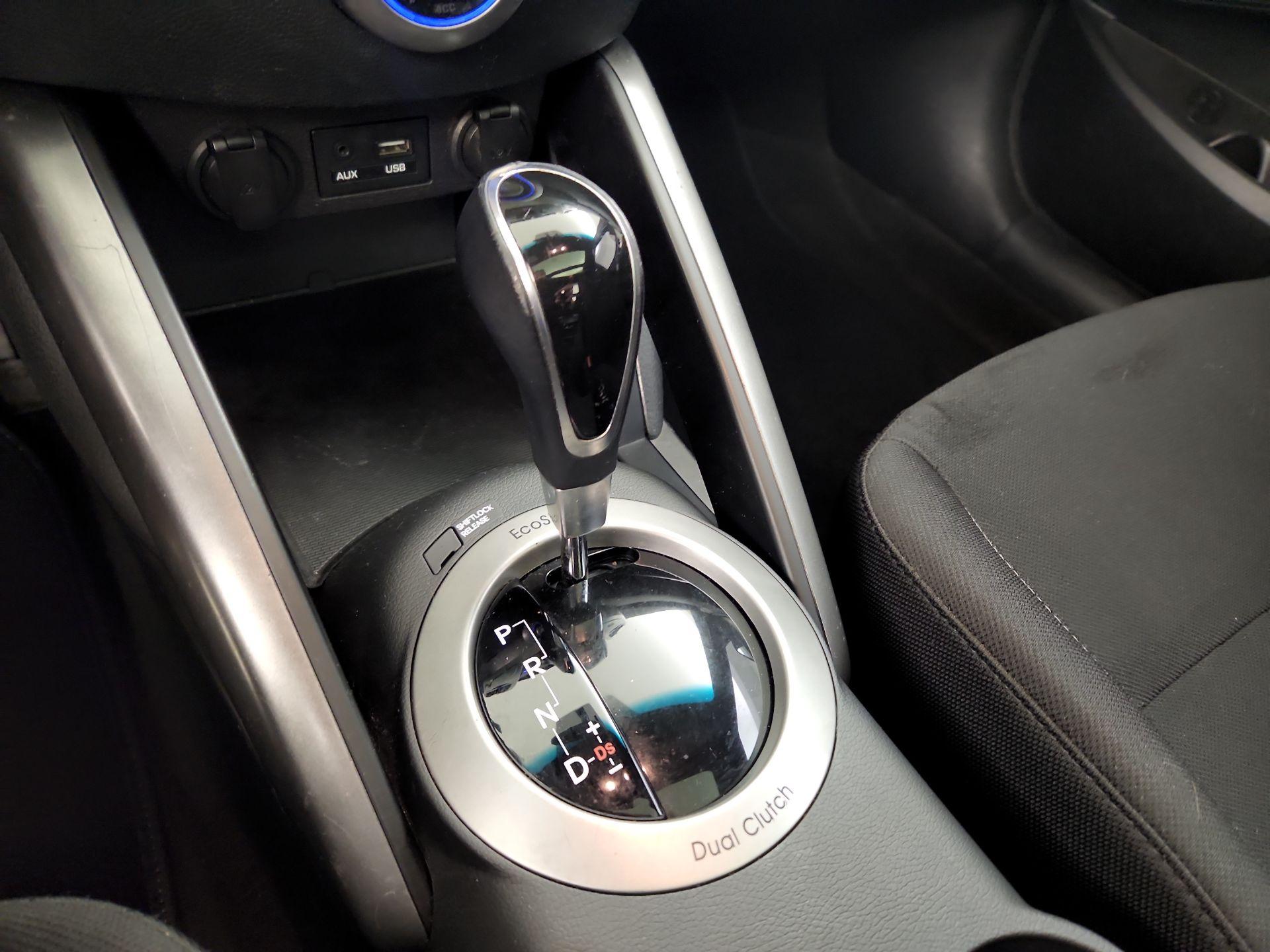 Thumbnail: 2017 Hyundai Veloster - 18
