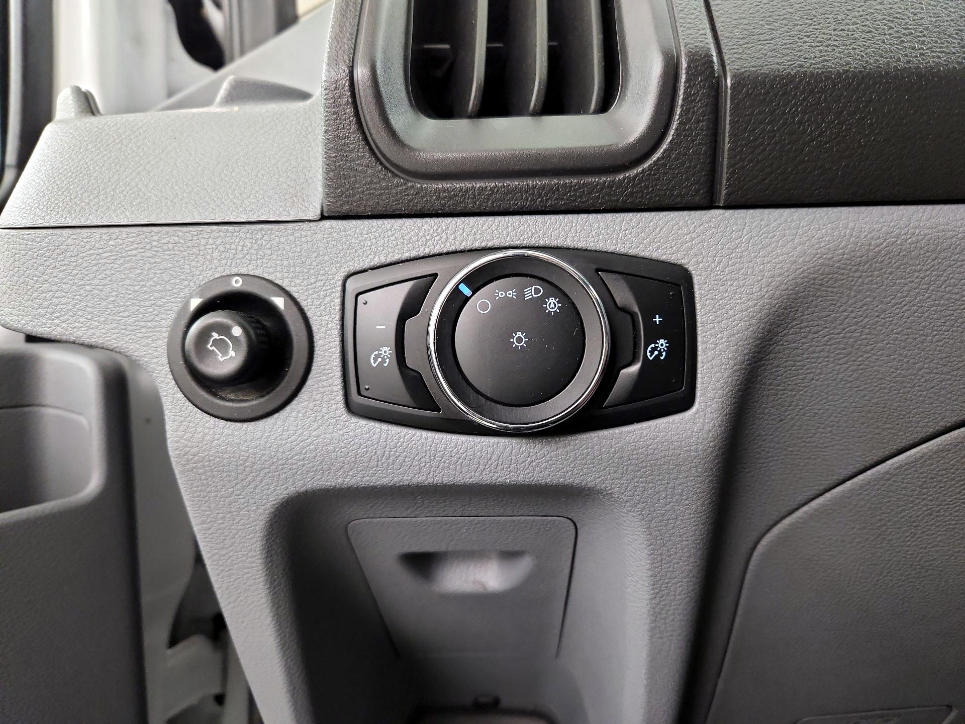Thumbnail: 2015 Ford Transit Series - 13