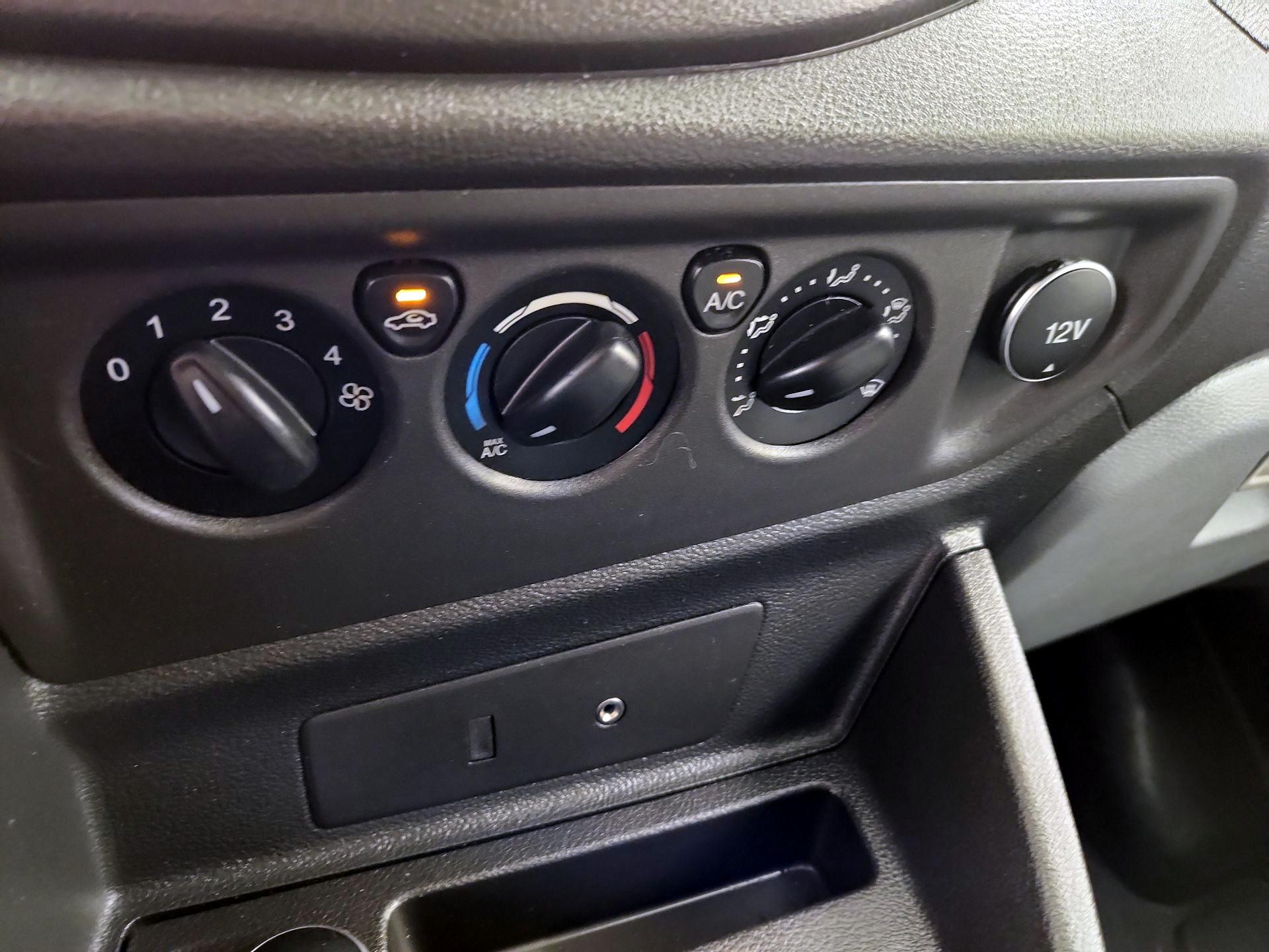 Thumbnail: 2015 Ford Transit Series - 15