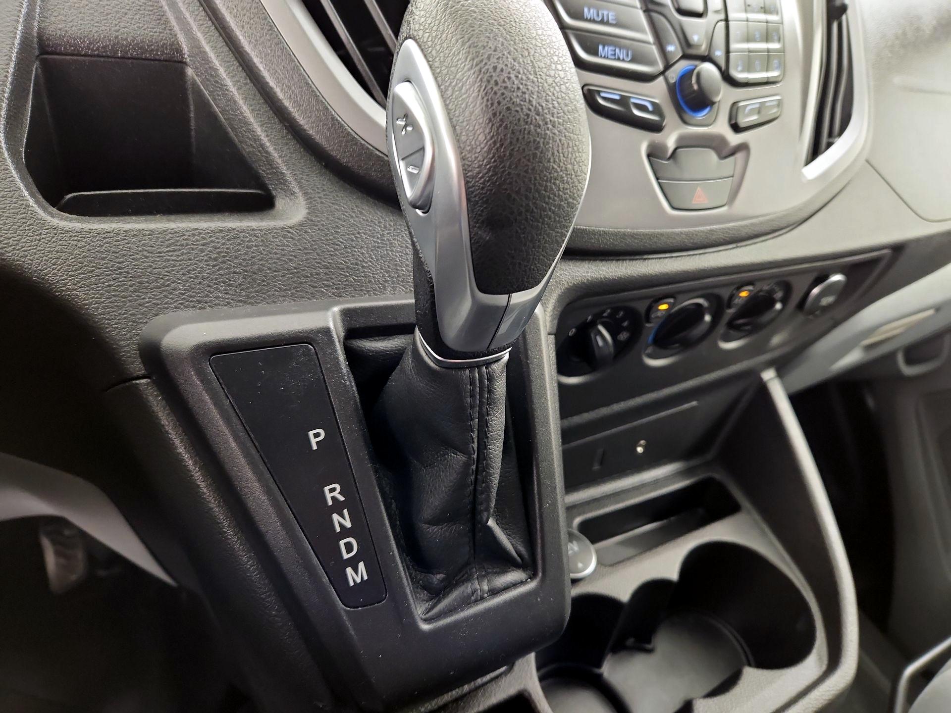 Thumbnail: 2015 Ford Transit Series - 16