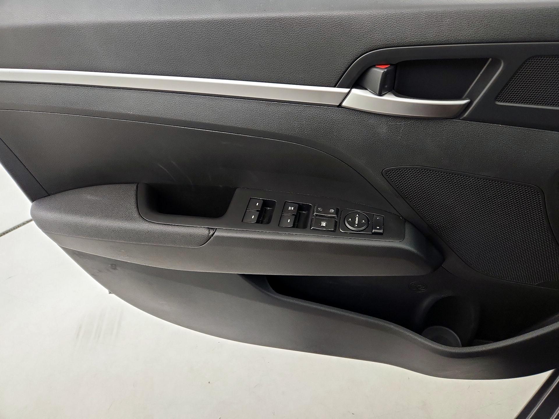 Thumbnail: 2019 Hyundai Elantra - 12
