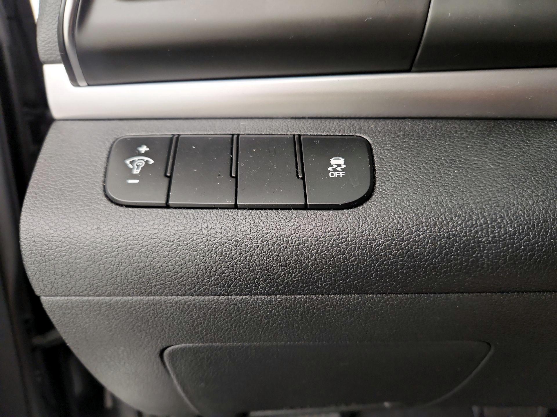 Thumbnail: 2019 Hyundai Elantra - 13