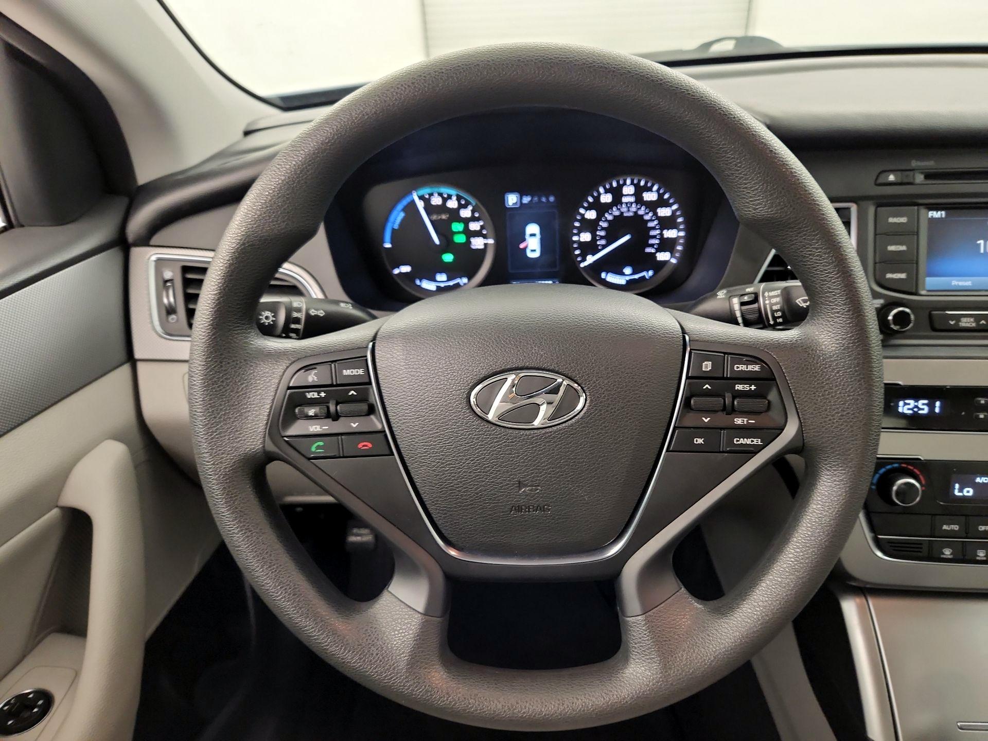 Thumbnail: 2016 Hyundai Sonata - 10
