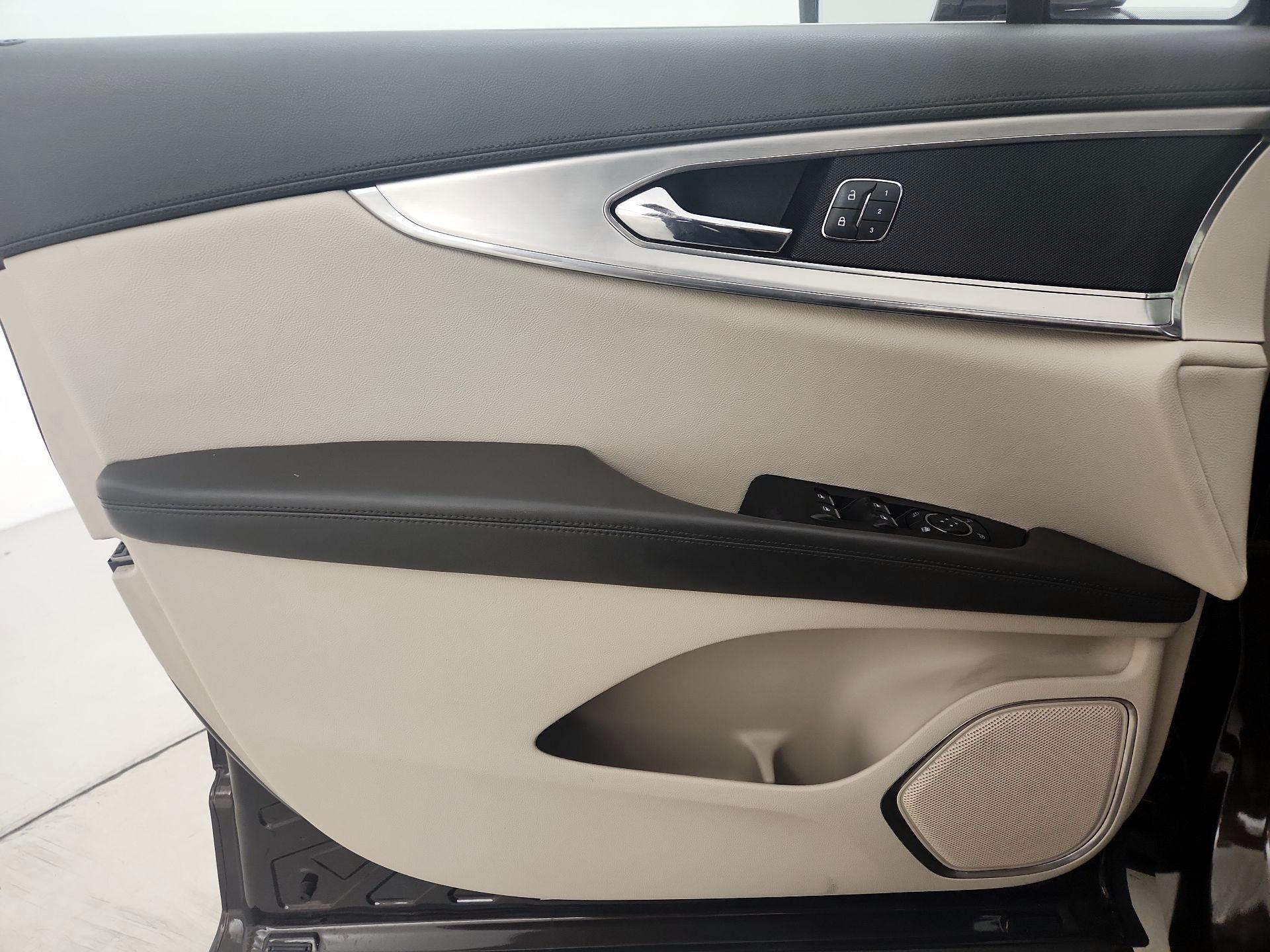 Thumbnail: 2020 Lincoln Nautilus - 12