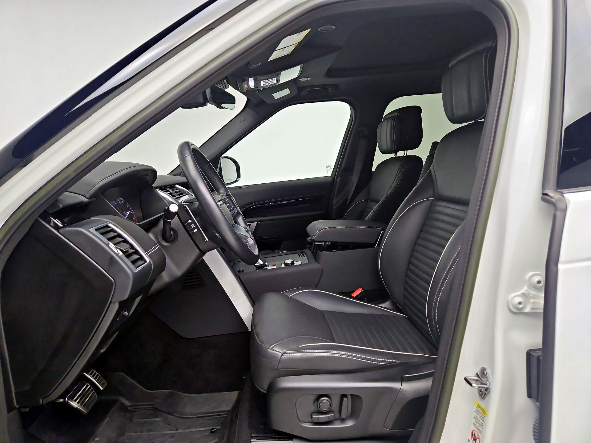 Thumbnail: 2023 Land Rover Discovery - 11