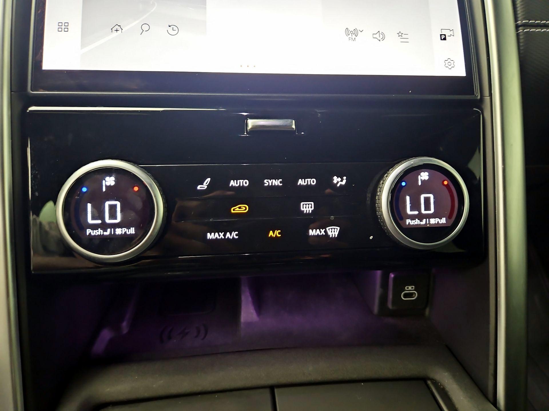 Thumbnail: 2023 Land Rover Discovery - 17