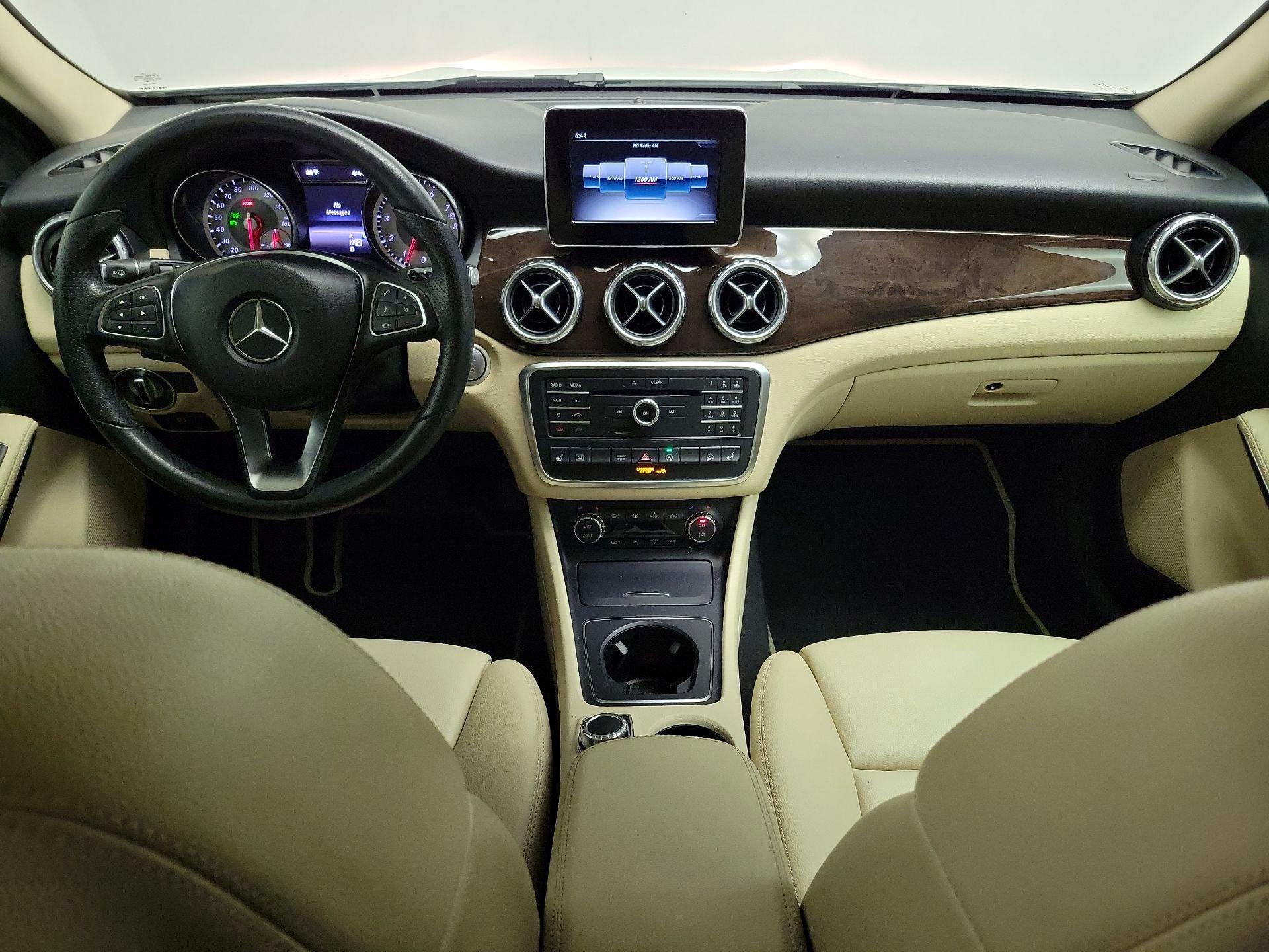 Thumbnail: 2017 Mercedes-Benz GLA - 9